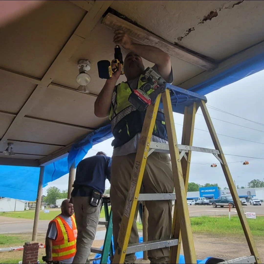 The HEART 9/11 #AmoryMS Tornado Response Team worked on tarping roofs and removing debris in yards and roadways. Damage is extensive. Thank you @laborers79 @lu3ibew and @laborers66 for supporting HEART 9/11's mission to Respond, Rebuild, Recover. #Un