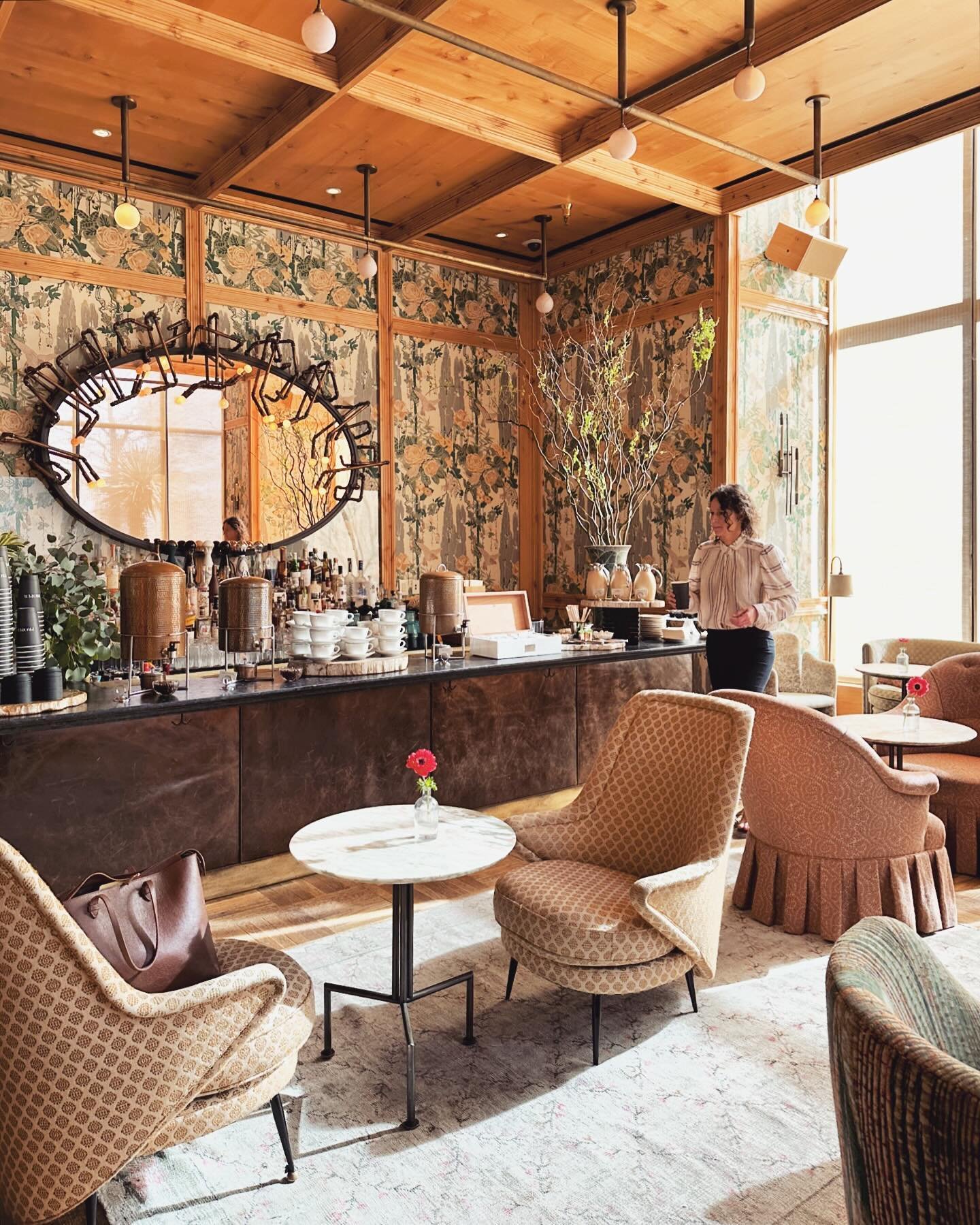 From my most recent trip to Austin, endless inspiration and morning lattes here. @austinproperhotel #designinspo #wallpaper #morningvibes #cafedesign #interiors #austin