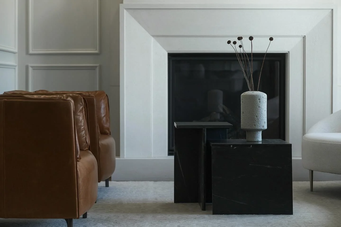 A study in balance ✨
This formal living room layers classic architectural detailing with contemporary silhouettes, creating a dialogue between tradition and modernity. The refined paneling and tailored fireplace surround ground the space in timeless 