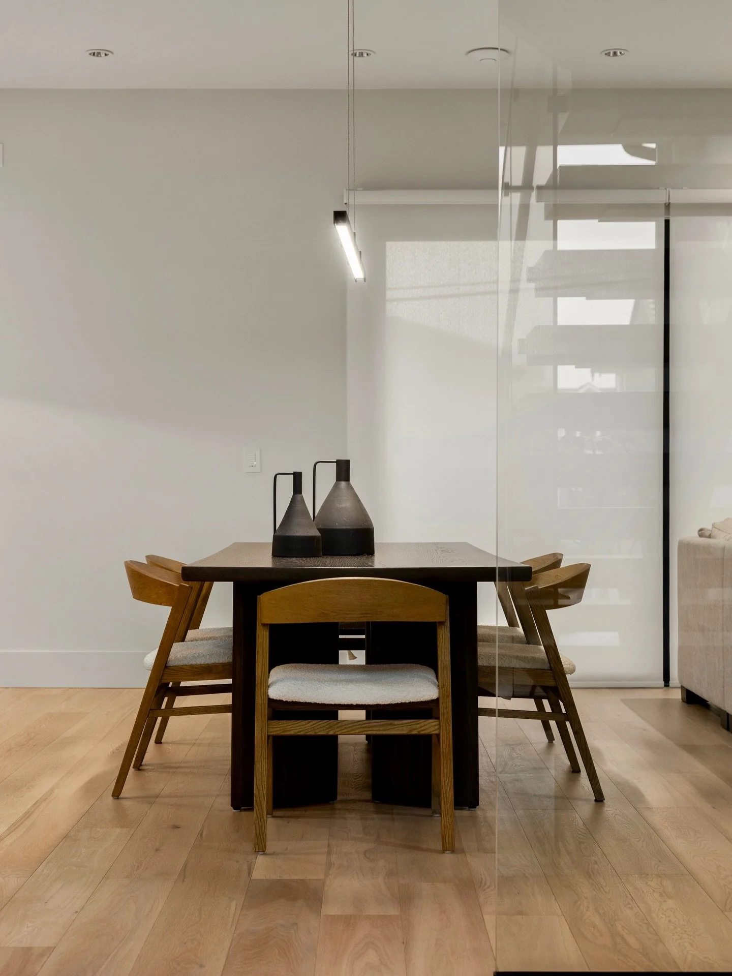 If these chairs could talk, what stories would they tell? 🤔

The perfect spot for intimate dinners and good conversation. ✨🤍

.

.

.

.

#ModernAesthetic #InteriorInspo #CozyHome #WoodFurniture #HomeStyling