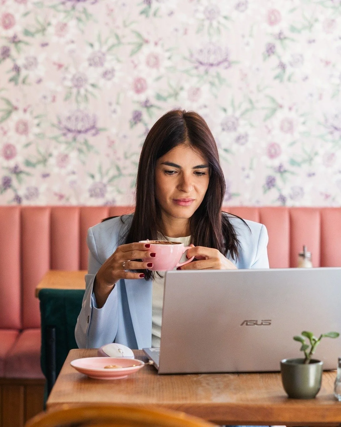 Effective &amp; Intentional Mini-Sessions
~
I&rsquo;ve always been a believer in quality over quantity. One thoughtfully crafted image will always have a bigger impact than ten random ones.

🤔 That&rsquo;s why I offer a strategy call before every ph