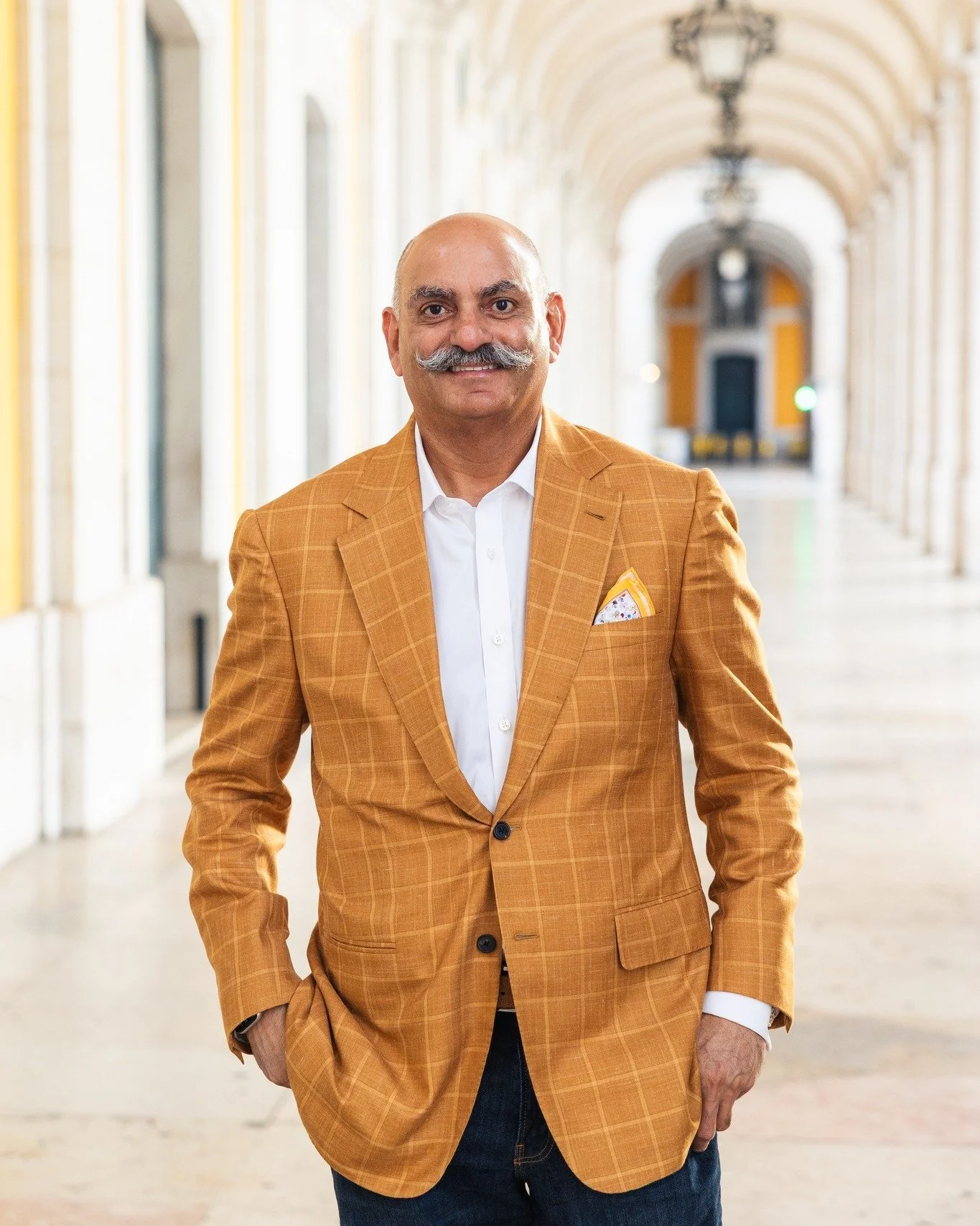 Sunrise photoshoot with investor Mohnish 
~
We kept the session focused and intentional, moving through some of Lisbon&rsquo;s most iconic locations during the soft morning light ✨

In a short time, we captured a mix of headshots and natural lifestyl