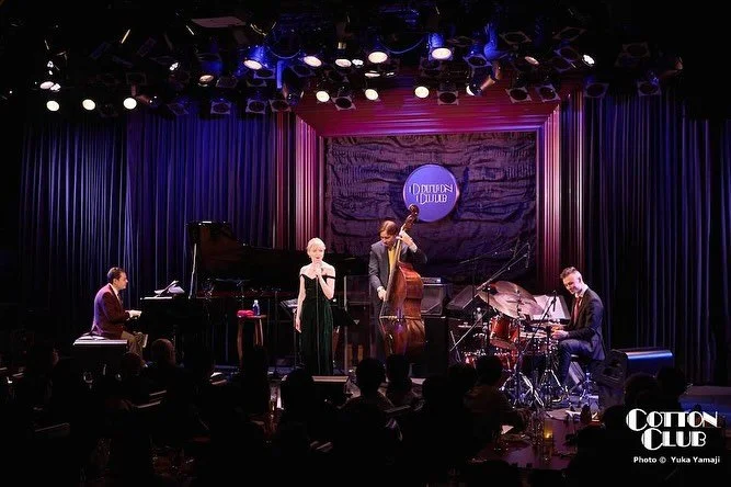 I had the absolute privilege of spending an unforgettable week in Tokyo, performing alongside the one and only @caitygyorgy at the iconic @cottonclubjapan getting to share the stage with the exceptional @jacobwutzke and @thomashainbuch as part of the