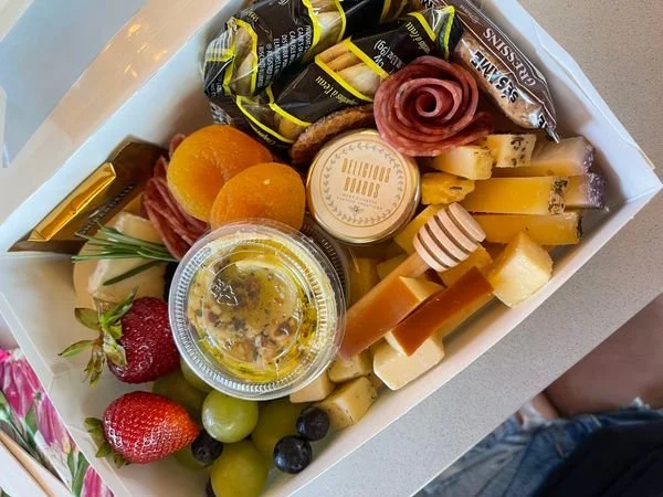 Wine Romantic with Small Picnic Box for 2, Woo Girl! Cellars