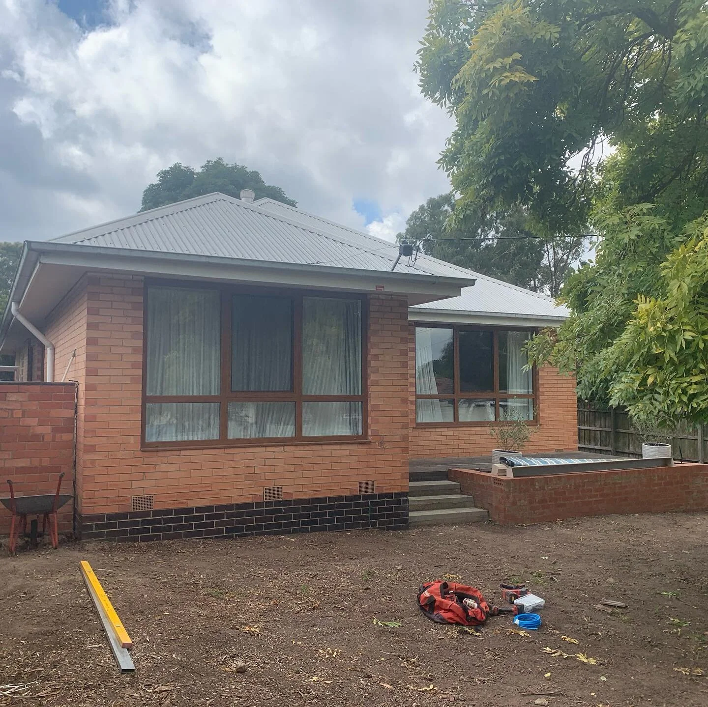 Weatherboard facelift completed today. 👈🏻👈🏻👈🏻👈🏻 across for  the before, after and the last slide is worth the scroll.