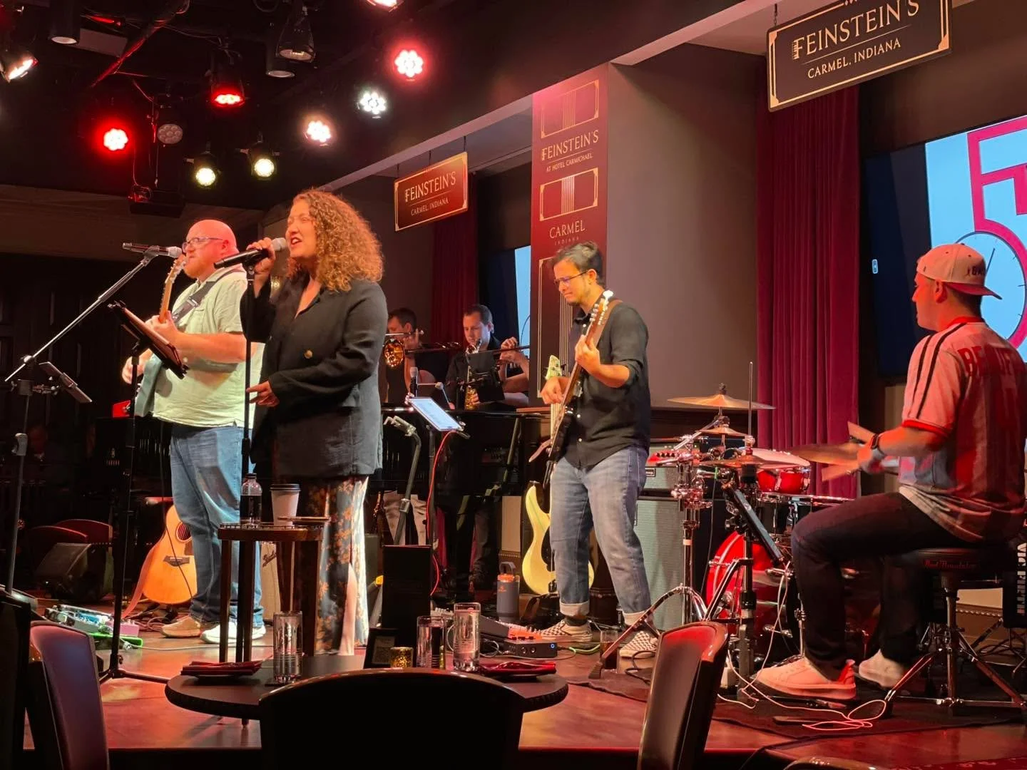 We had an absolute blast at @feinsteinshc this past Friday! Thanks to all who came out. We hope to see more of you at the St. Luke&rsquo;s Fall Festival on Saturday 9/20.
#livemusic #coverband #drums #bass #guitar #keyboard #acousticguitar #femalevoc