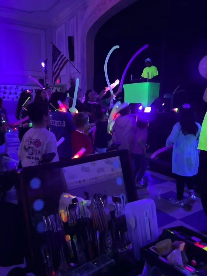 luxury glow party, glow-in-the-dark party, neon party, blacklight party, LED entertainment, kids glow party, NYC & NJ.