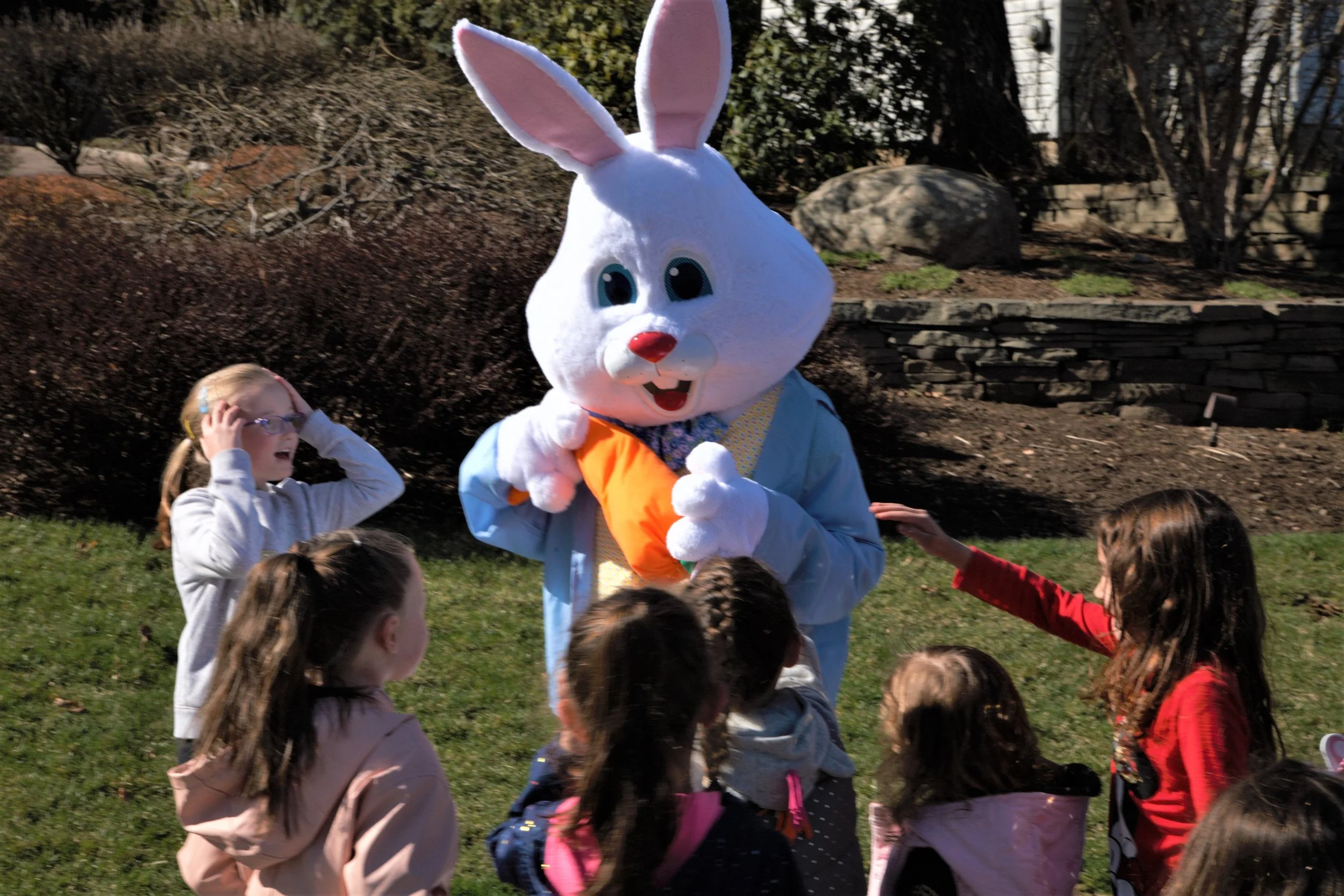 EASTER BUNNY NYC, CT, NEW JERSEY, FAO SCHWARZ, CHARACTERS, EASTER PARTY PROFESSIONAL MASCOT CHARACTER ACTORS