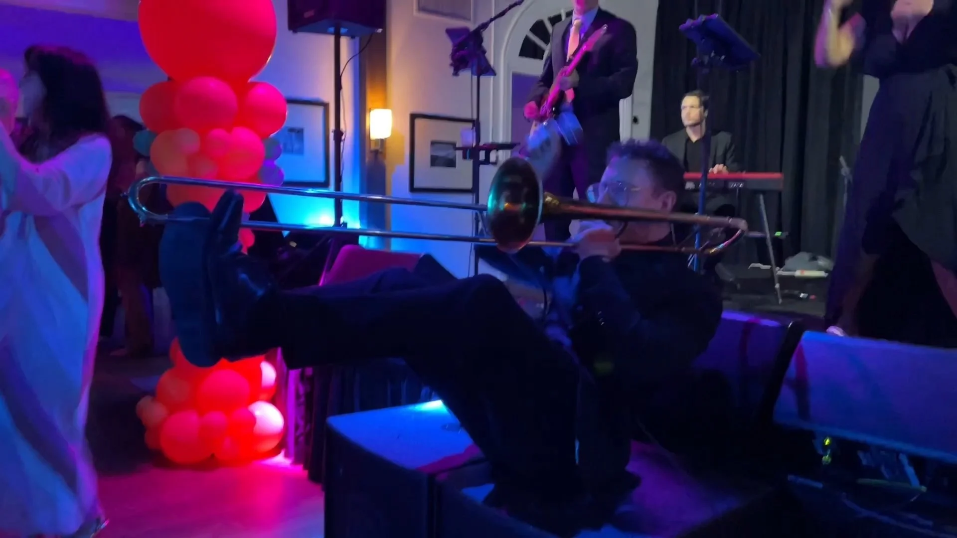 Live wedding bands and professional wedding musicians performing at wedding receptions in NYC, New Jersey and Connecticut.