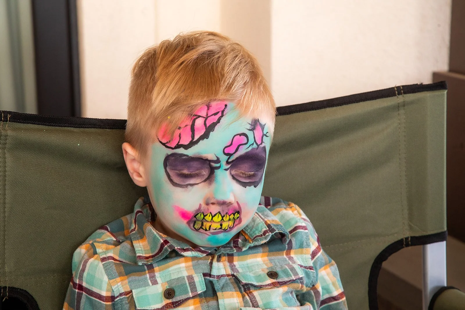 zombie face painting, zombie makeup artist, special FX makeup for kids, Halloween face painting, Halloween makeup artist, zombie transformation station, kids Halloween entertainment,