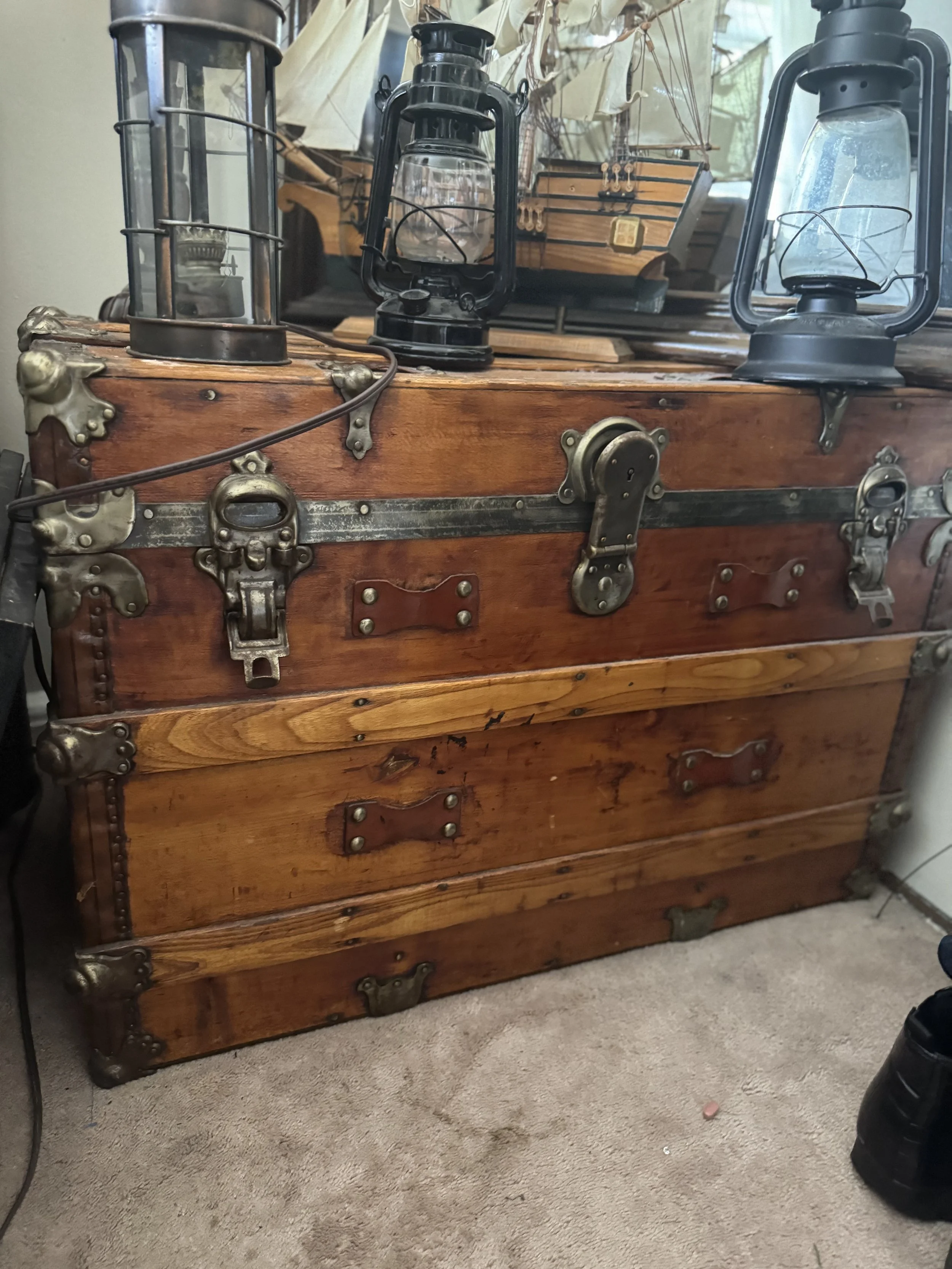 TREASURE CHEST PIRATE SHOW PROP RENTAL.jpeg