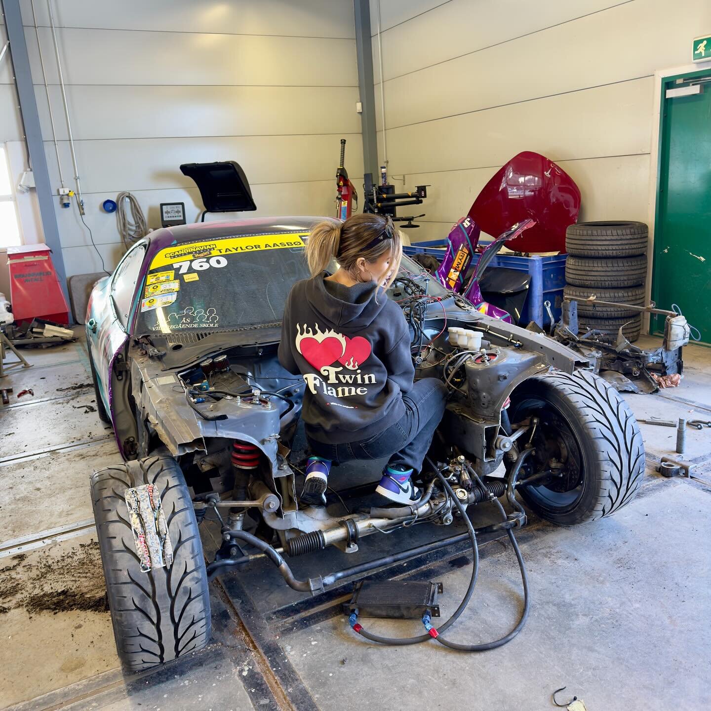 After many crashes and years of keeping my car basic, we decided to pull the frame to get it as straight as possible to do a tube front and rear end 🤩 Thank you @fredriksandem for getting it straighter than I thought was possible. Next stop @tk.moto