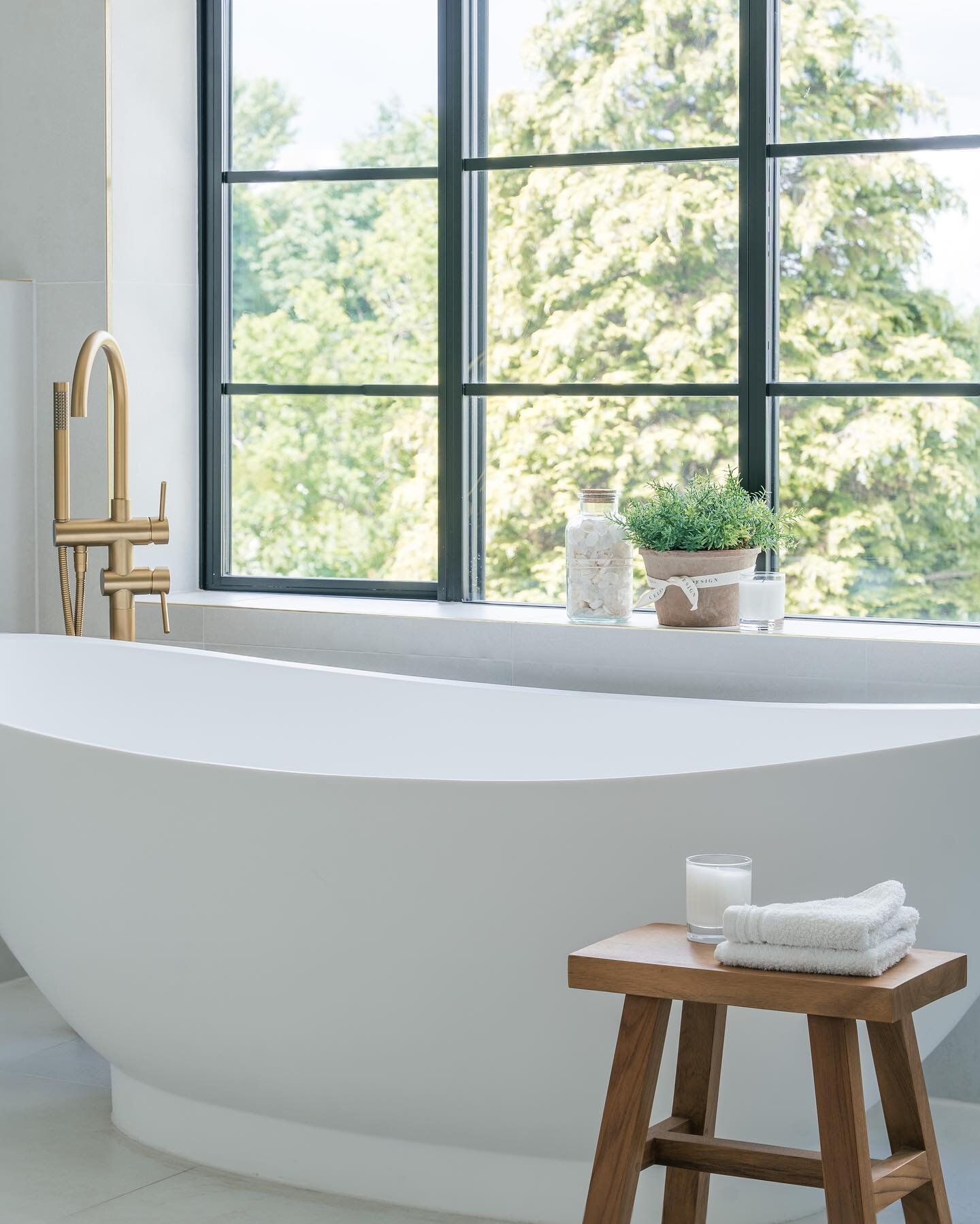 And breath 🫧 who loves a bubble bath 🤍☁️ 

Bathroom details at our beloved Guildford project 🚿 which is youre favourite?

📸 @tomallportphoto 

#bathroominspo #bathroomdesign #luxuryhomes #lusso #guildfordsurrey #guildfordmums #interiordesign #int