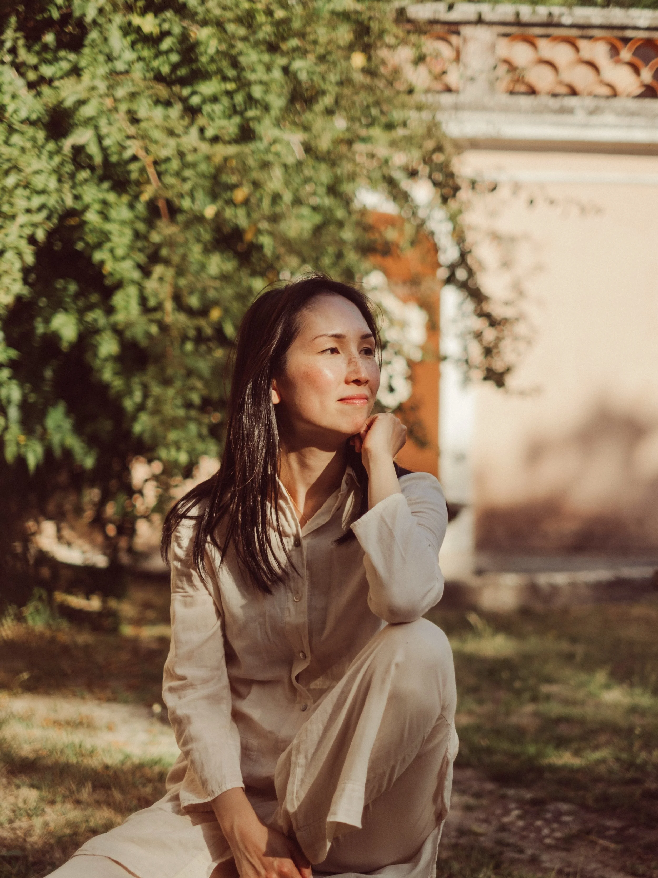 It&rsquo;s my birthday!!! I see lots of new faces here lately, so here&rsquo;s a little reintroduction ✨

Hi, I&rsquo;m Lis &mdash; illustrator, pattern designer, and live event artist. Born in China, raised in Spain, happily married to a Belgian wit