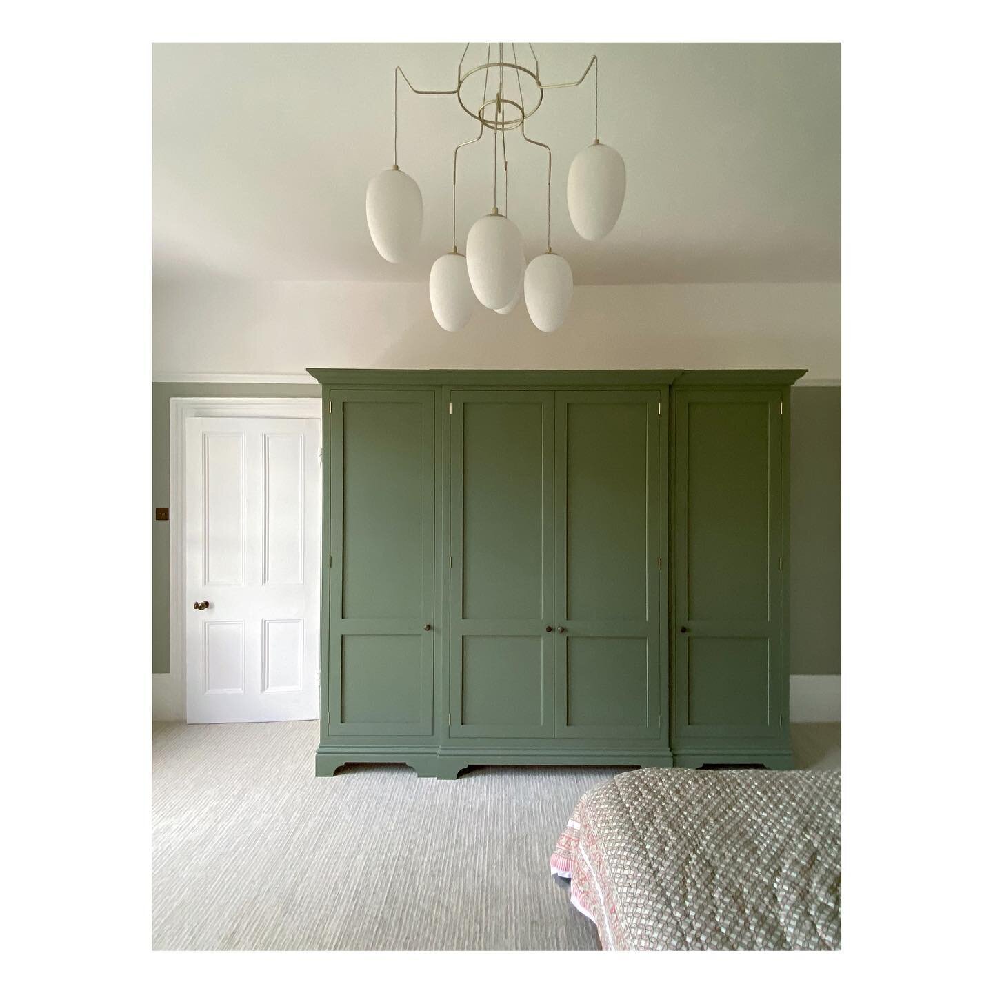 Lovely bespoke wardrobe for a lovely home..
.
.
.
.
#bespokewardrobe #interiordesign #littlegreene #countryliving