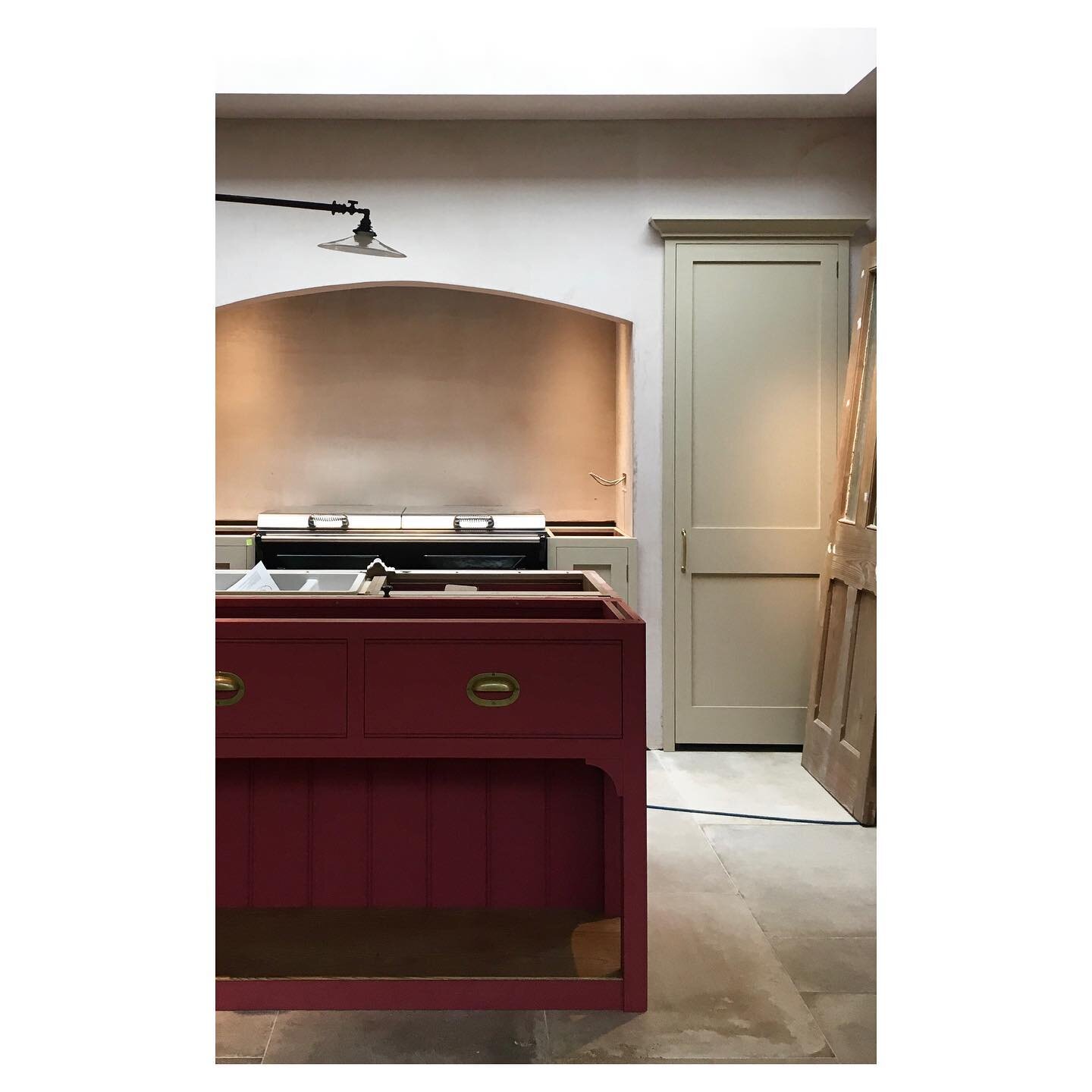 All styling by me: no worktops, extension lead cable, some old pine doors and light at a jaunty angle!
.
.
.
.
#interiorstyling #bespokekitchen