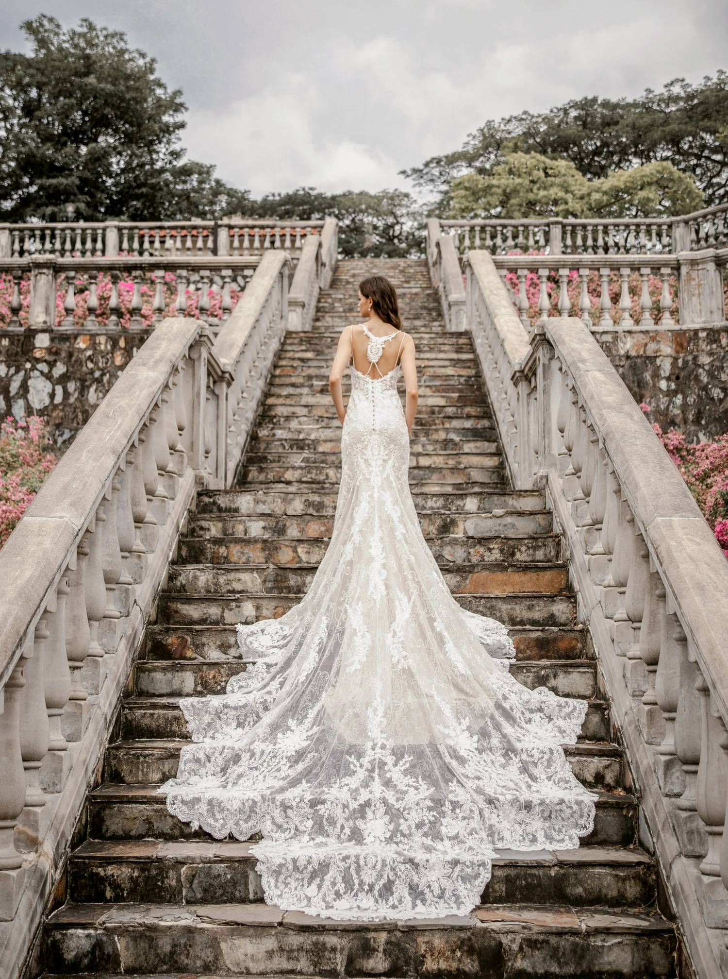 Elegant Wedding Evening Gown Singapore: Stunning Choices for Your Big Night
