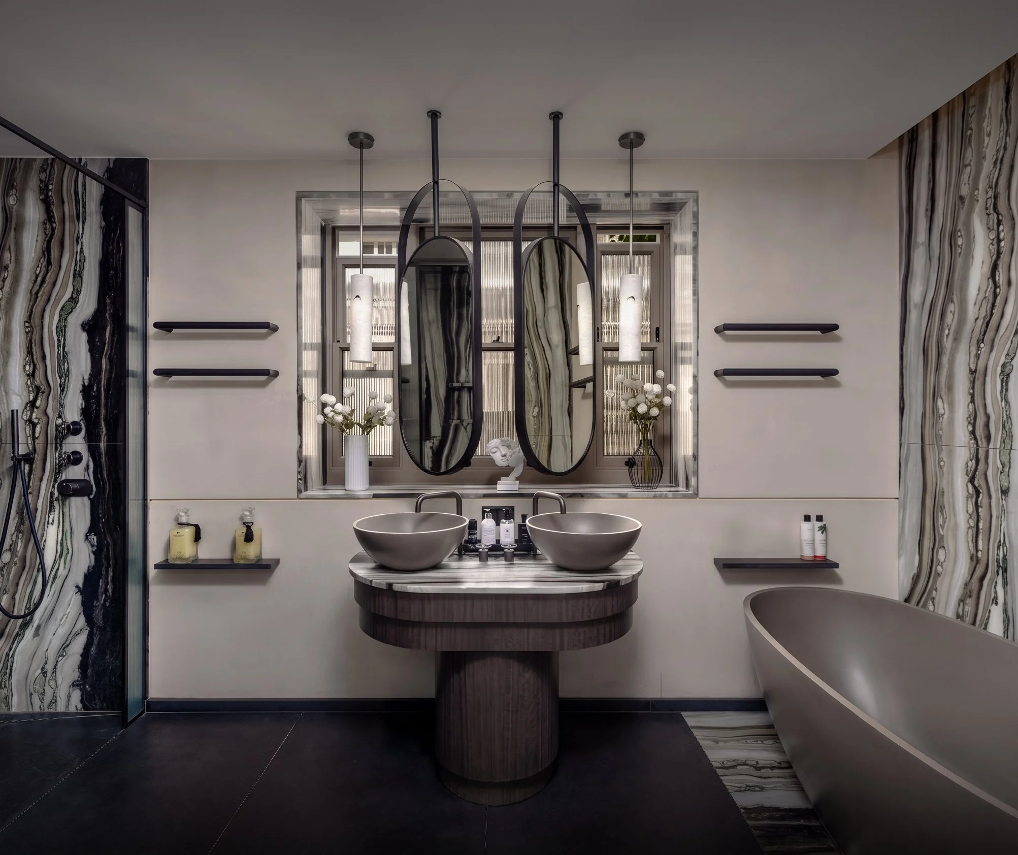 master ensuite copy.jpg