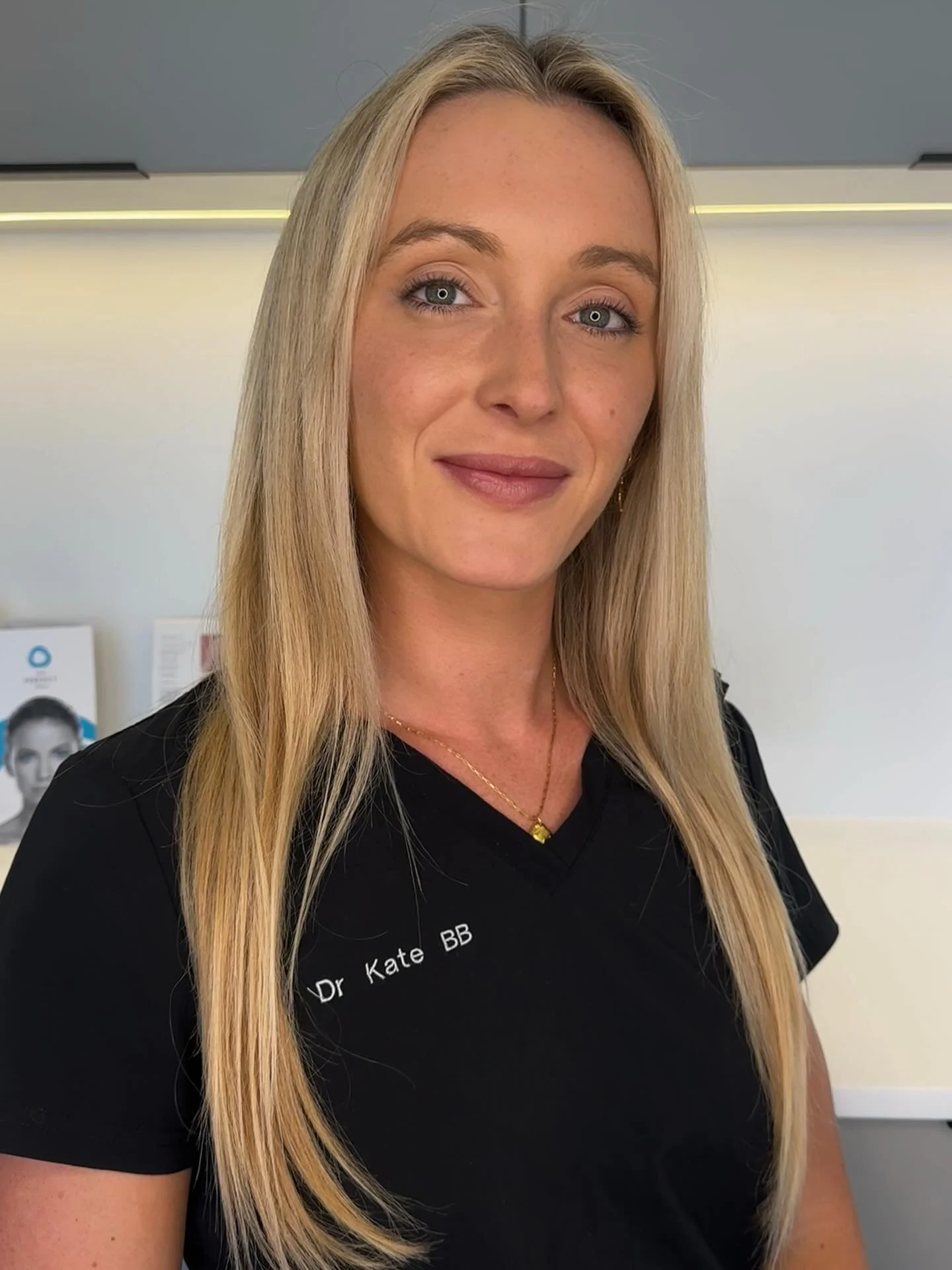 Time for an update… ✨ Meet Dr. Kate Bennett-Brown 👩🏼‍⚕️
Since stepping away from hospital medicine, I’ve dedicated myself full-time to medical aesthetics — and what a rewarding journey it’s been.
Today, I run aestheti