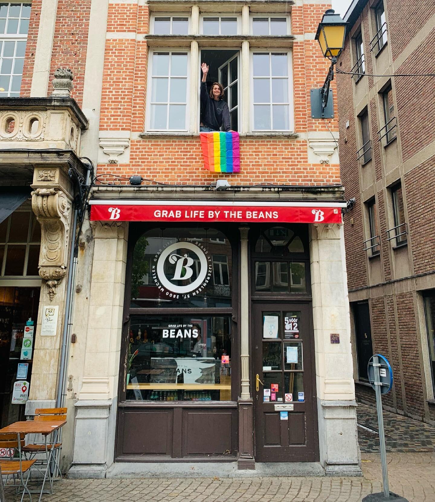 Extra veel liefde vandaag 🏳️&zwj;🌈 Groetjes van jullie lokale (koffie)pot 🥳 #2800love #idahot