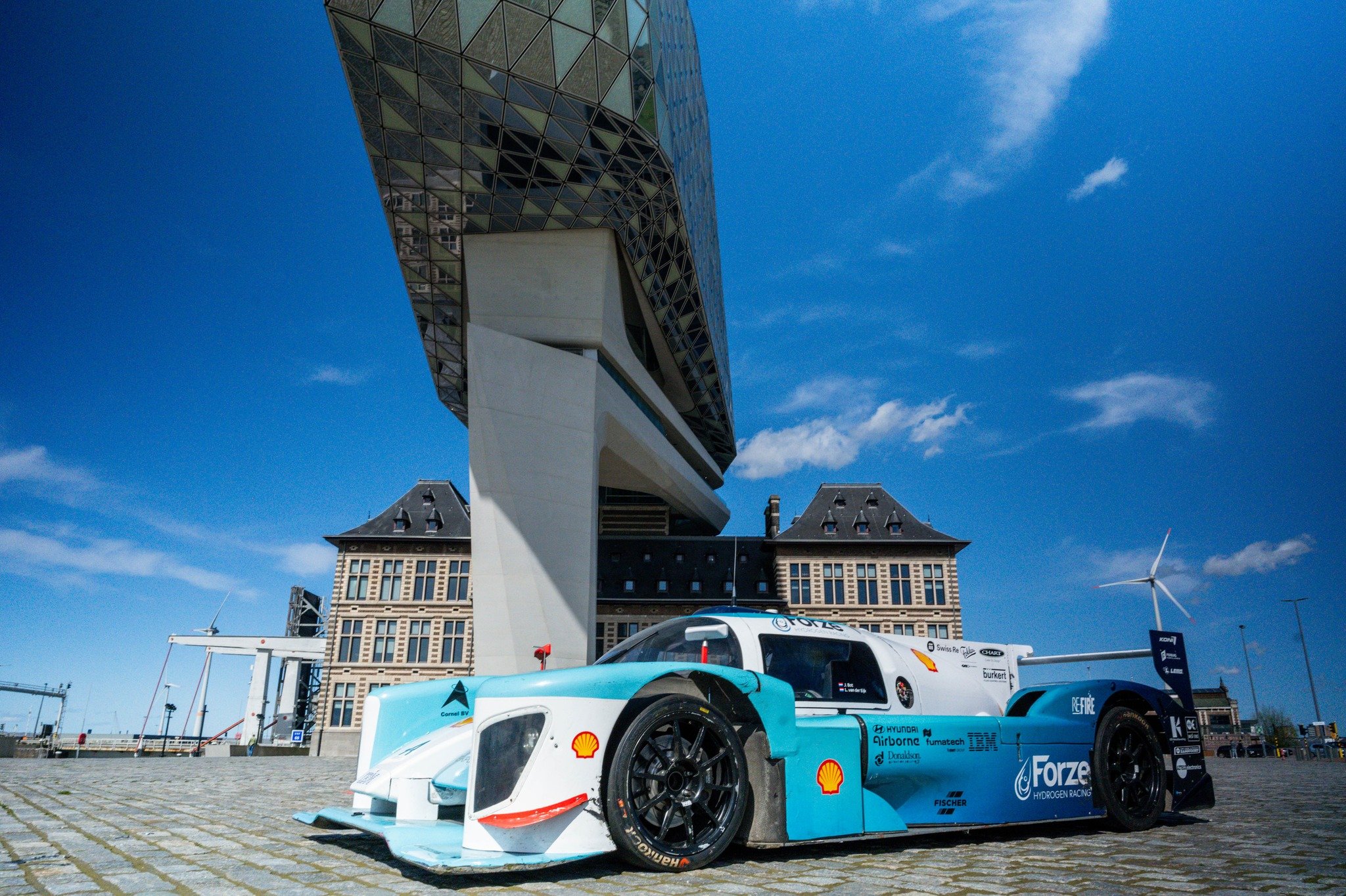 This weekend we were at the Port House in Antwerp! This building combines the existing historic fire station with a modern superstructure, just like Forze is bringing innovation into the traditional world of motorsports!

#Antwerp #PortHouse #ForzeHy