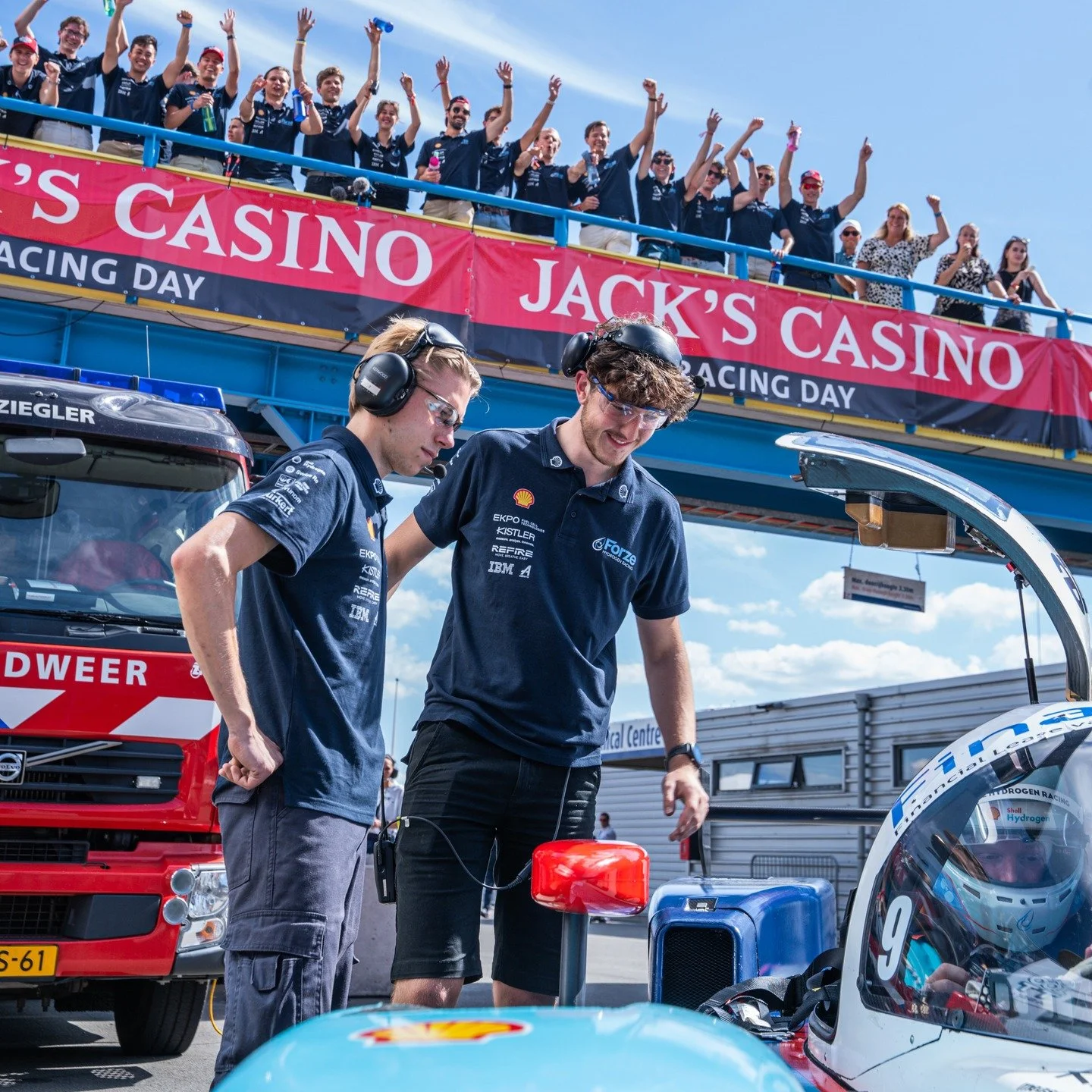 The team worked hard behind the scenes so the car could shine on track! 🔥

#ForzeHydrogenRacing #hydrogen #studentteam #raceteam