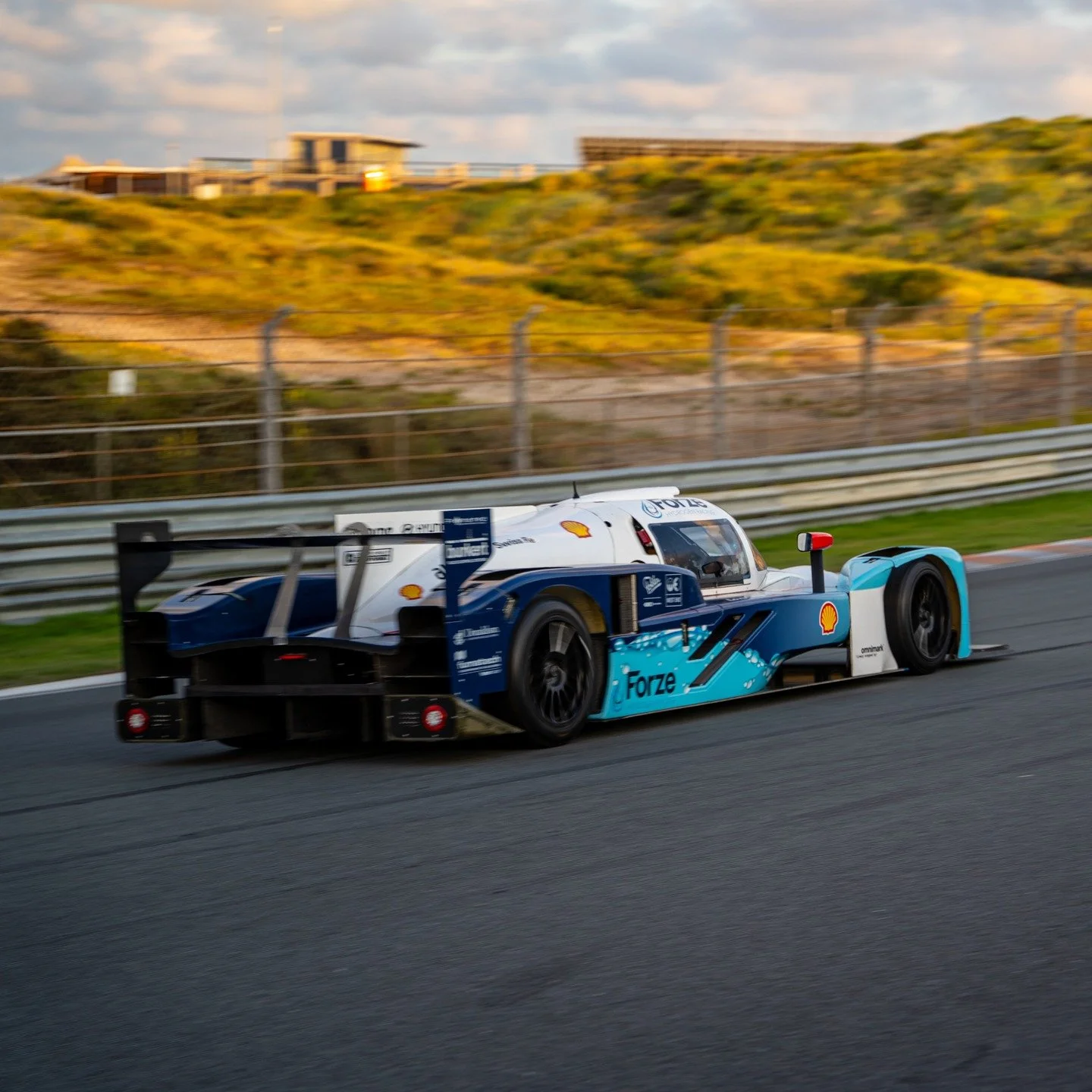 It is never too late for some amazing pictures of the car! 📸🔥

Looking back at one of our track tests at Circuit Zandvoort 🏎

#forzehydrogenracing #hydrogenracing #hydrogen