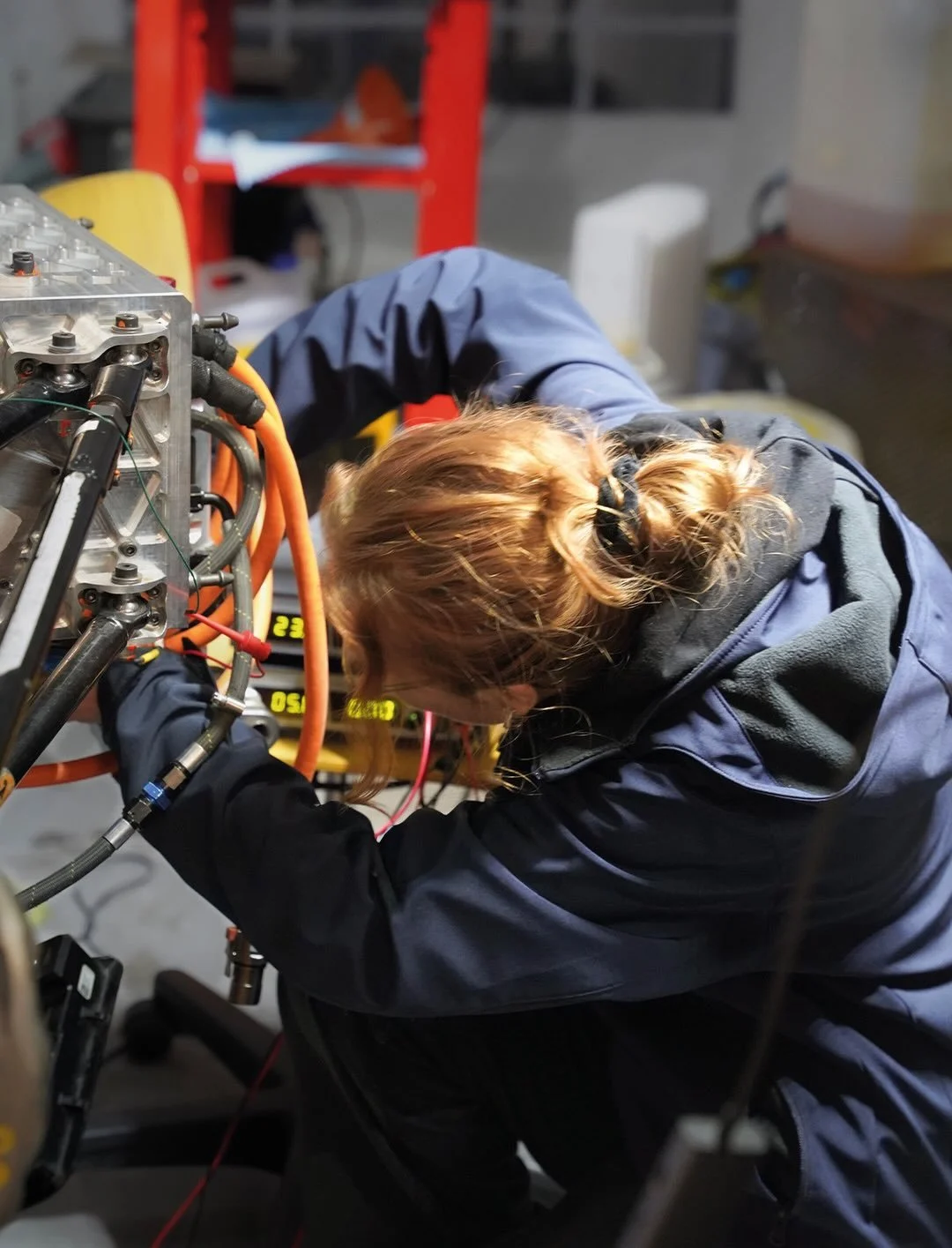 You see the speed on the track, but the real magic happens here in our workshop. Where our engineers turn chaos into speed and ideas into motion! #forzehydrogenracing #racingteam #engineering #studentteam #hydrogen