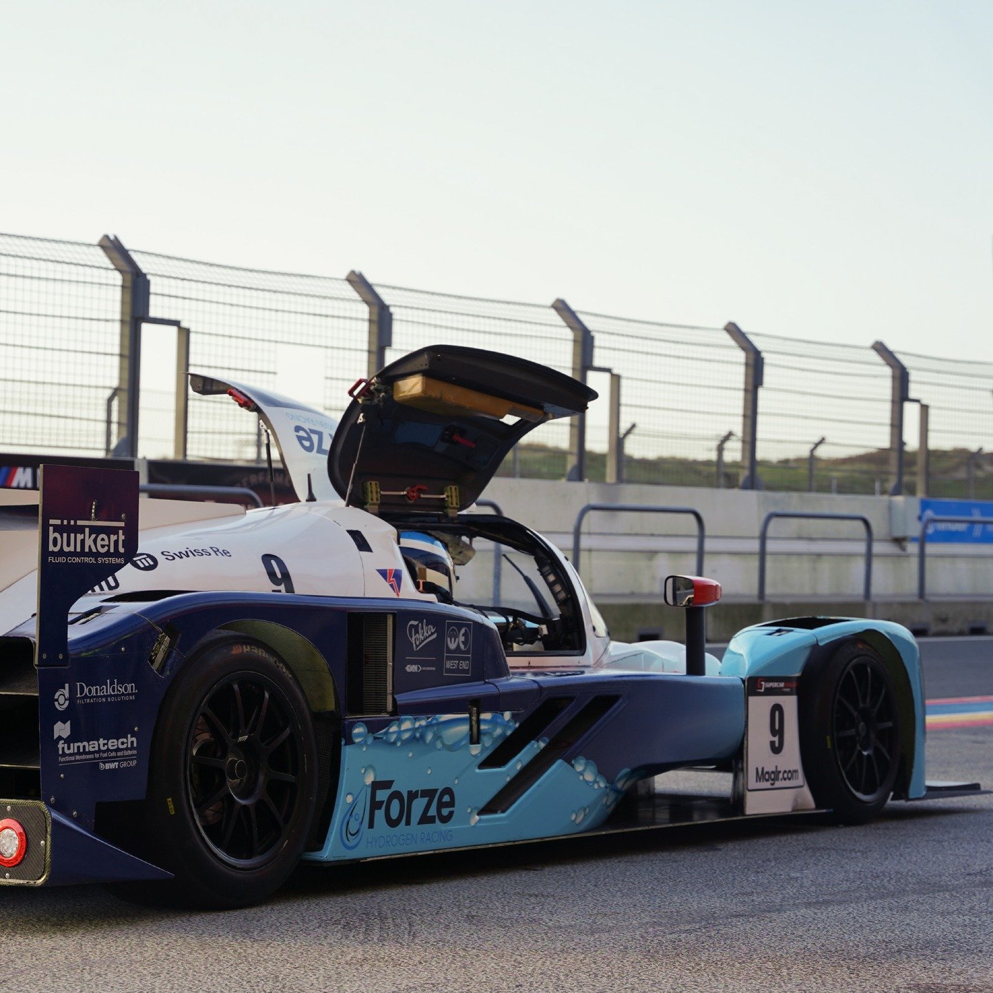 Some shots from tracktest day! 📸

#tracktest #CircuitZandvoort #ForzeHydrogenRacing #racecar