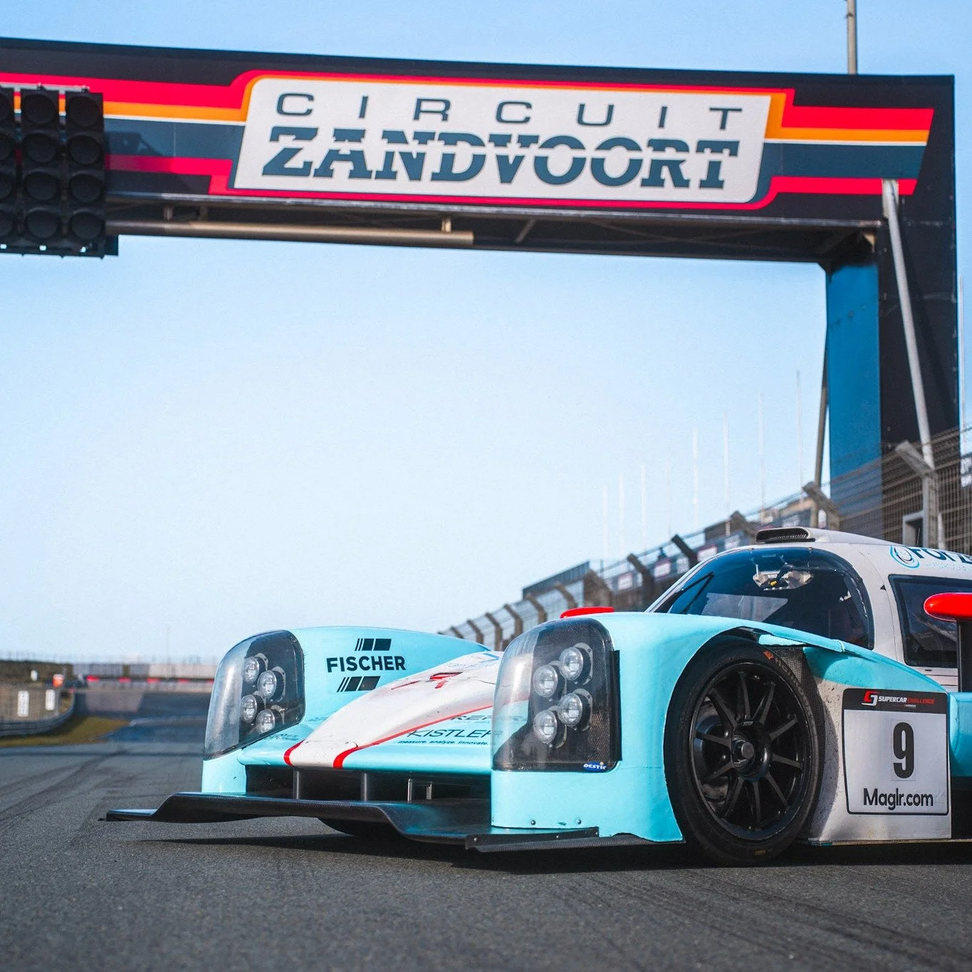 Eyes on the track 👀

Our focus is set on the biggest goal of the year: competing in the Supercar Challenge this August!

Photos made by @5050.media 

#Tracktest #ForzeHydrogenRacing #studentteam #Zandvoort #HydrogenRacing #jacksracingday #supercarch