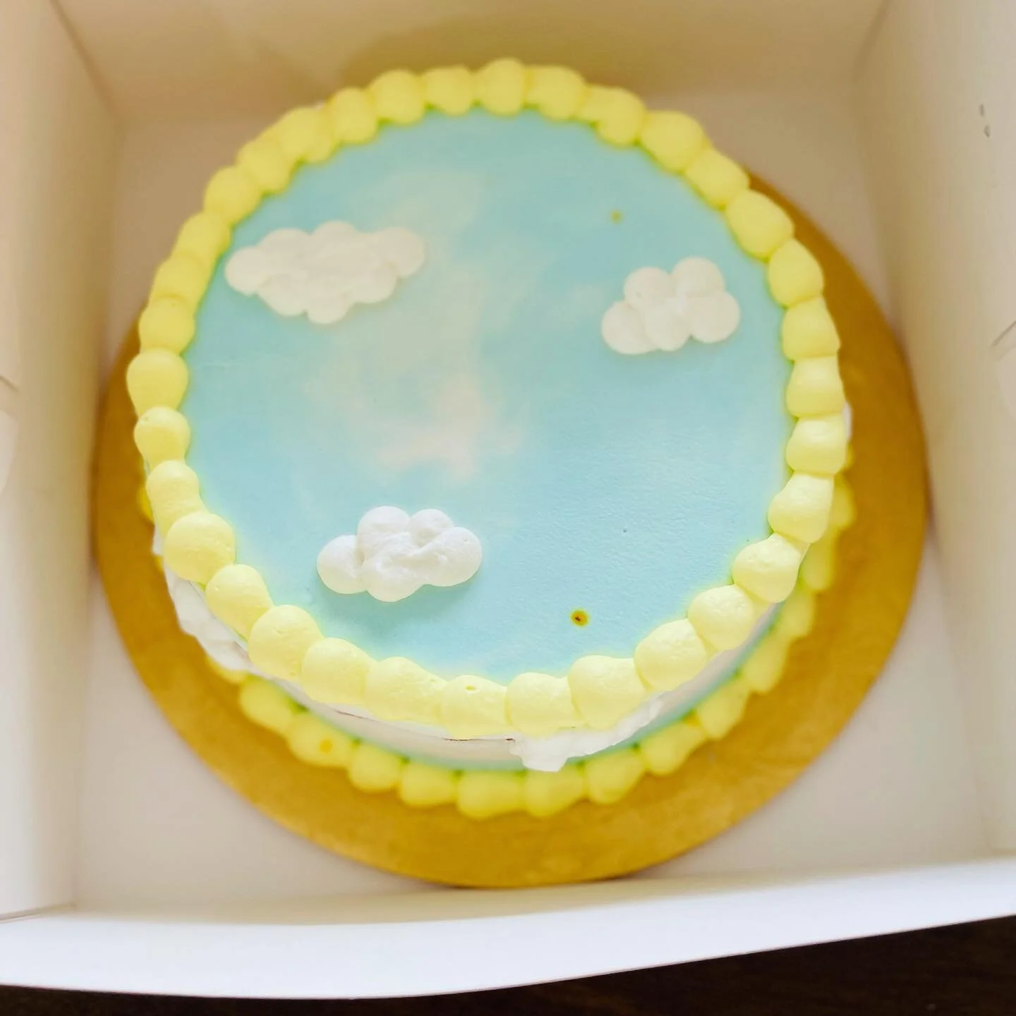 Rasmalai cake !! 
.
.
#cakesbyheart_ #cake #instafood #cake #cakedecorating #cakedesign #rasmalai cake