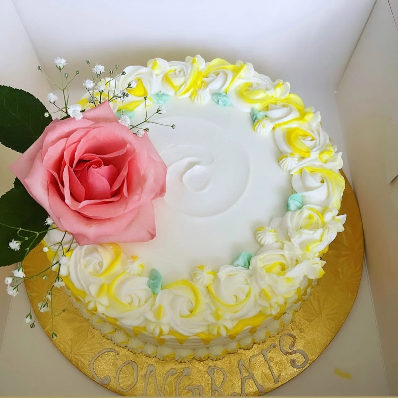 Pineapple cake !
.
.
.
#cakesbyheart_ #cake #cakedecorating #cakedesign #cakesofinstagram