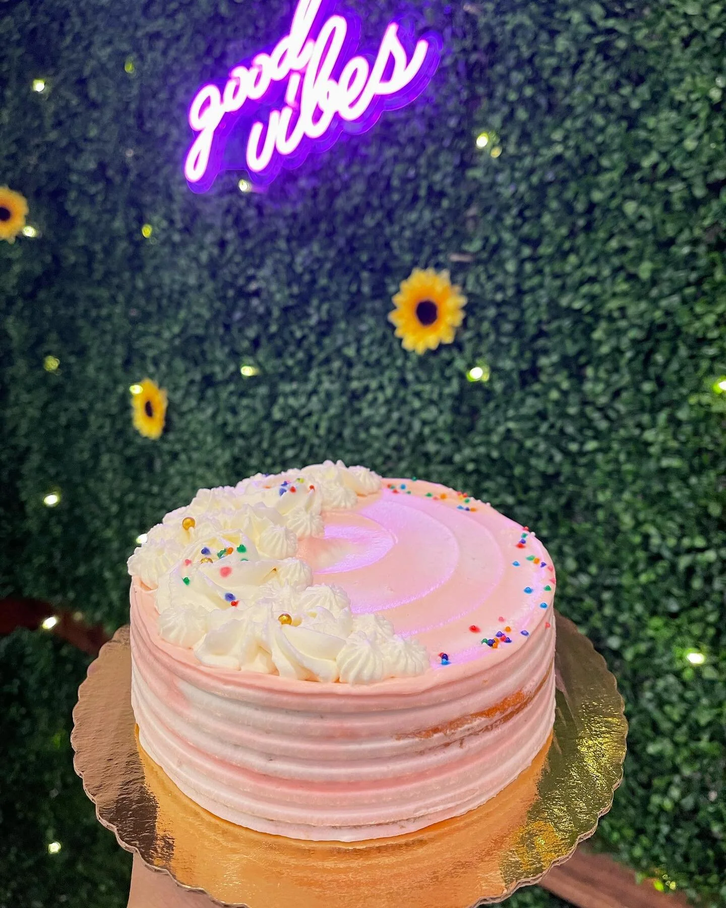 Good vibes only here at @cakesbyheart_ ❤️
Call or text us for orders :732 589 6138
.
.
#cakesnj #Rasmalaicake #gulabjamuncake #freshfruitcakes #edisonnj #piscatawaynj