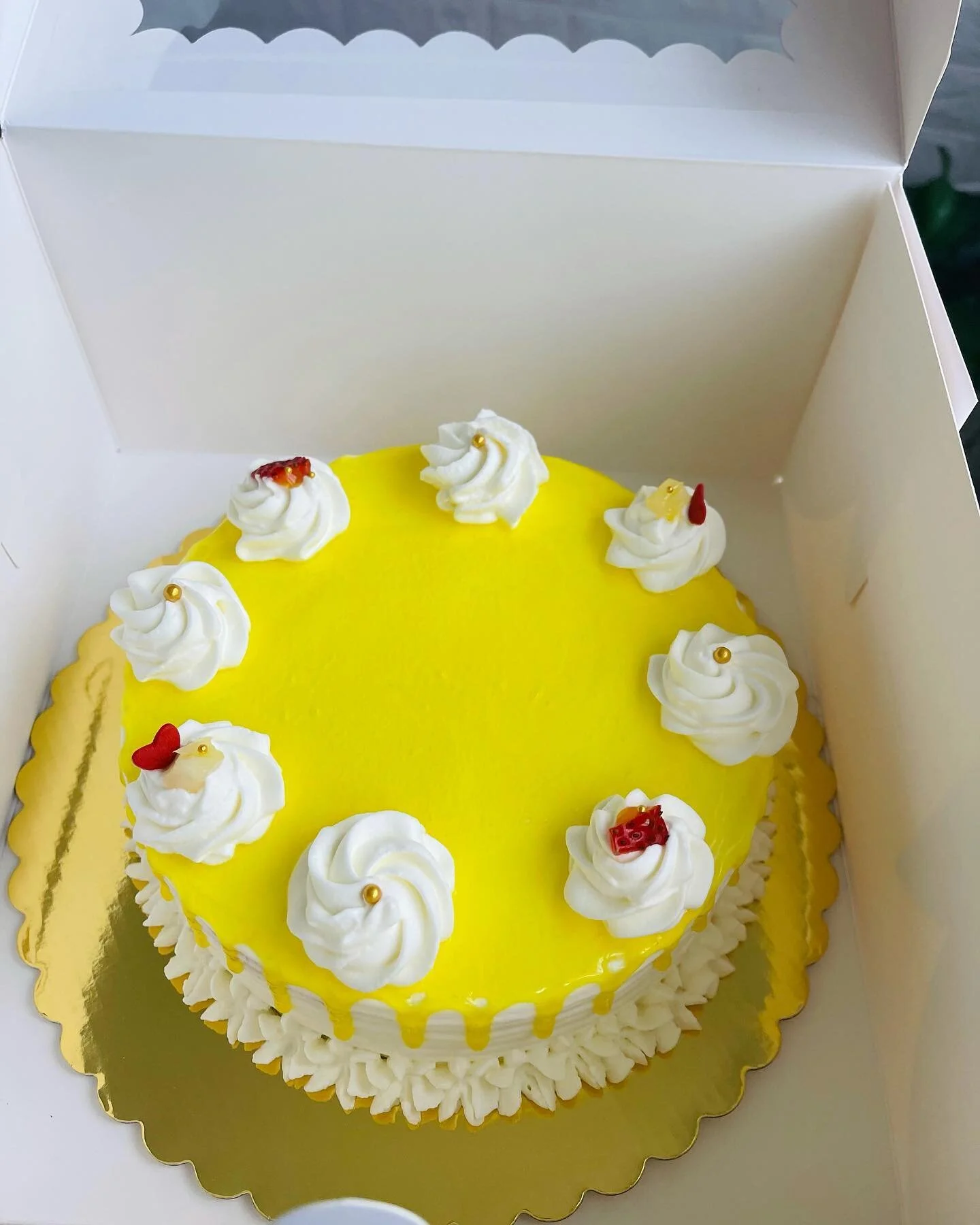 Pineapple cake !! 
.
.
#cakesbyheart_ #cakes #instafood #food #pineapple #cakedecorating