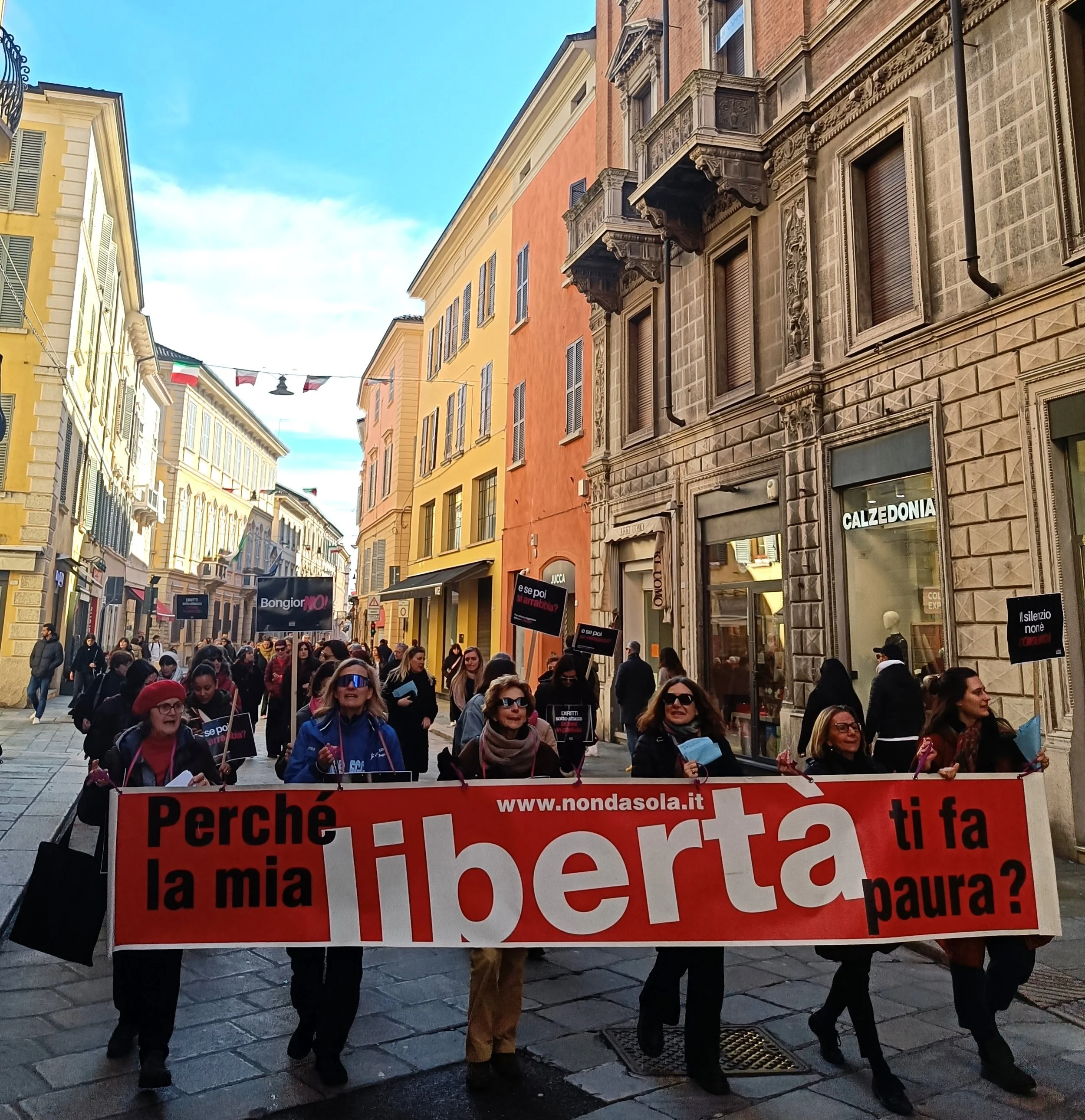 Quante siamo a lottare perché la notizia di sei donne uccise possa smuovere qualcosa?