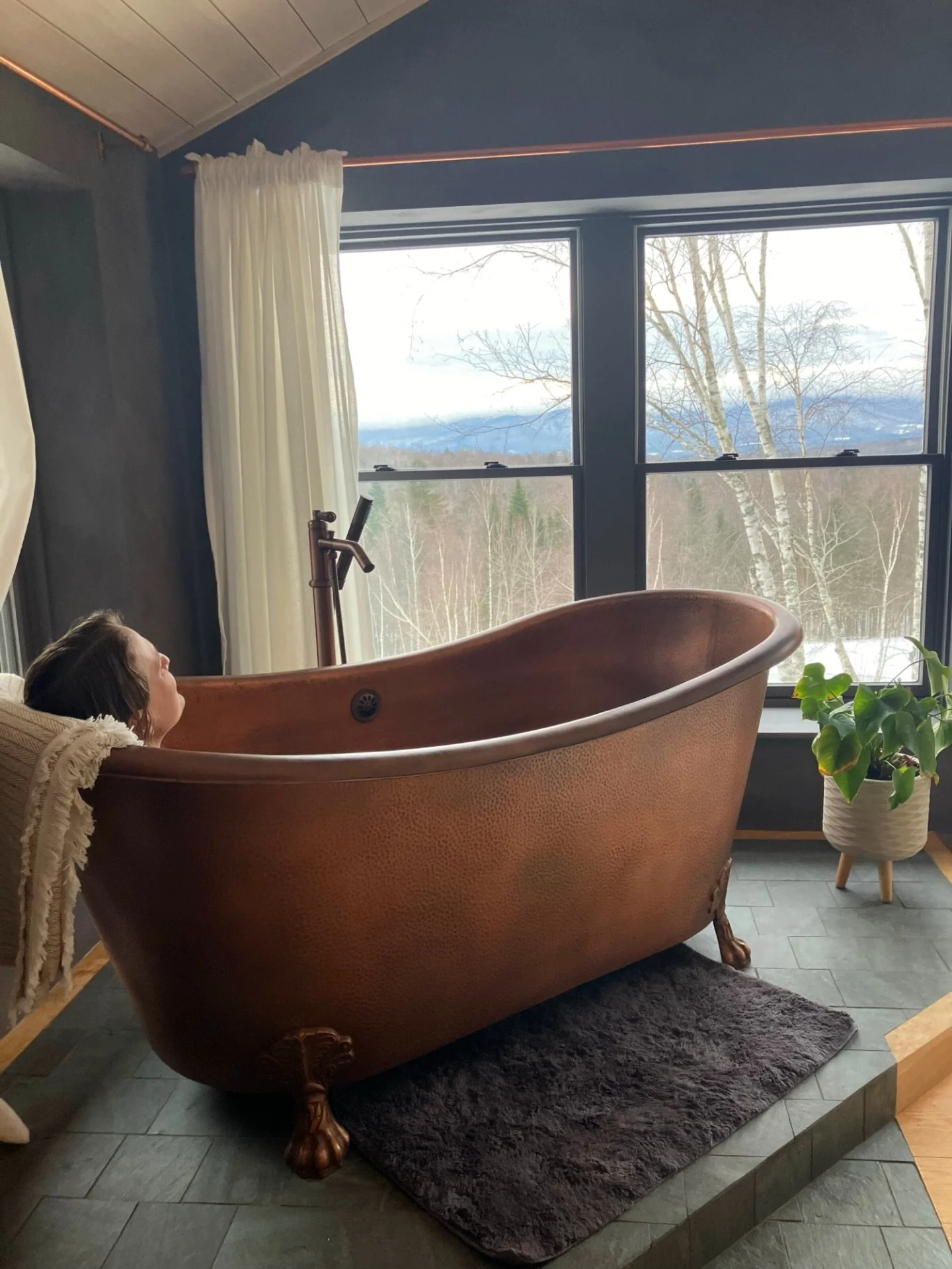 My client had a powerful realization about one of her relationships.

She noticed she&rsquo;d been feeling off, a quiet dissonance she couldn&rsquo;t name.

Her mind tried to analyze it, but her body already knew.

When we looked at her design, 2/5 S