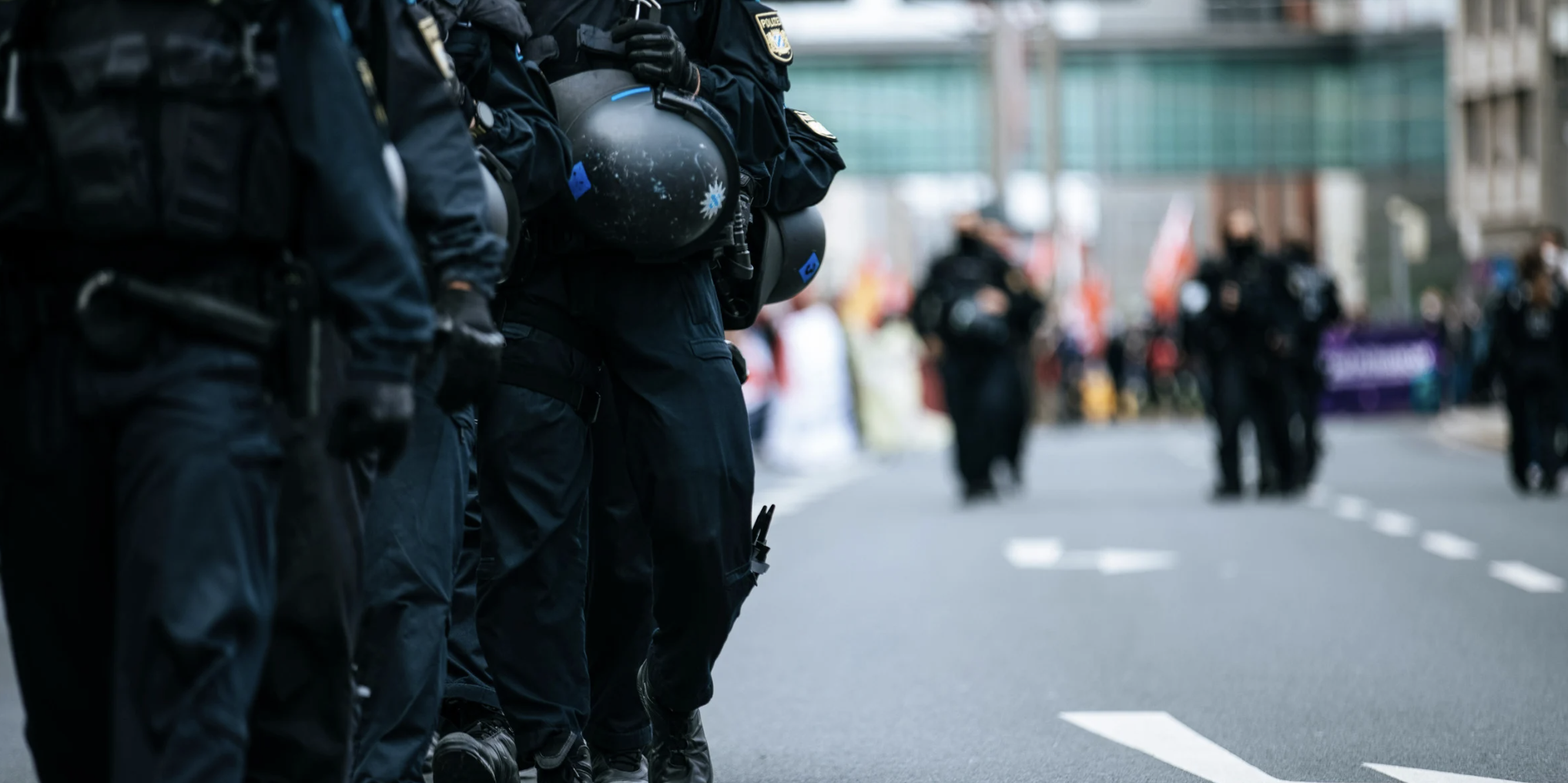Qué Hacer Si ICE Llega a tu Casa: Conoce Tus Derechos