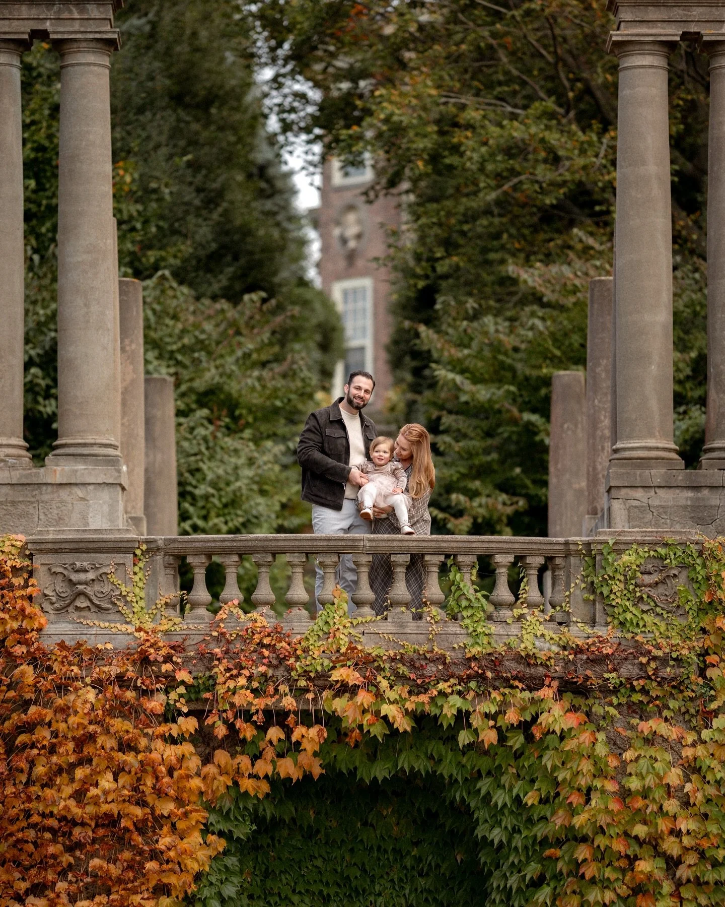 This location has been on my wish list since I started my photography journey. 
🥹🤍
This month has been my busiest yet, and I’m very fortunate for the wonderful families I meet and get to work with.
Connection with people and places is so i