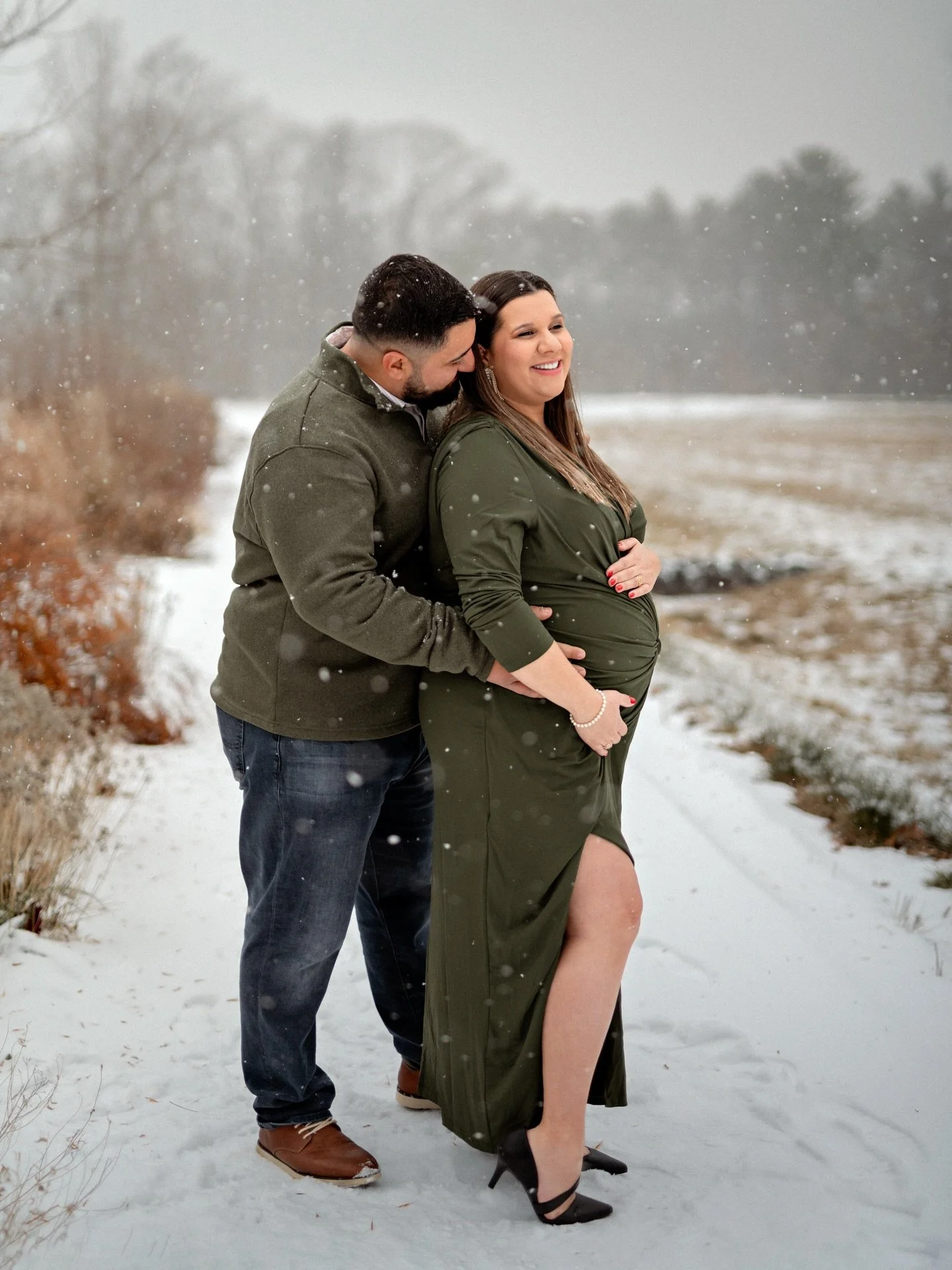 Wrapped my last session for the year! Now to finish up editing the last few patiently awaiting galleries&hellip; 😬🤗

Also, this session started in the studio this morning. I saw it was snowing while we were finishing up and I knew we had to grab a 