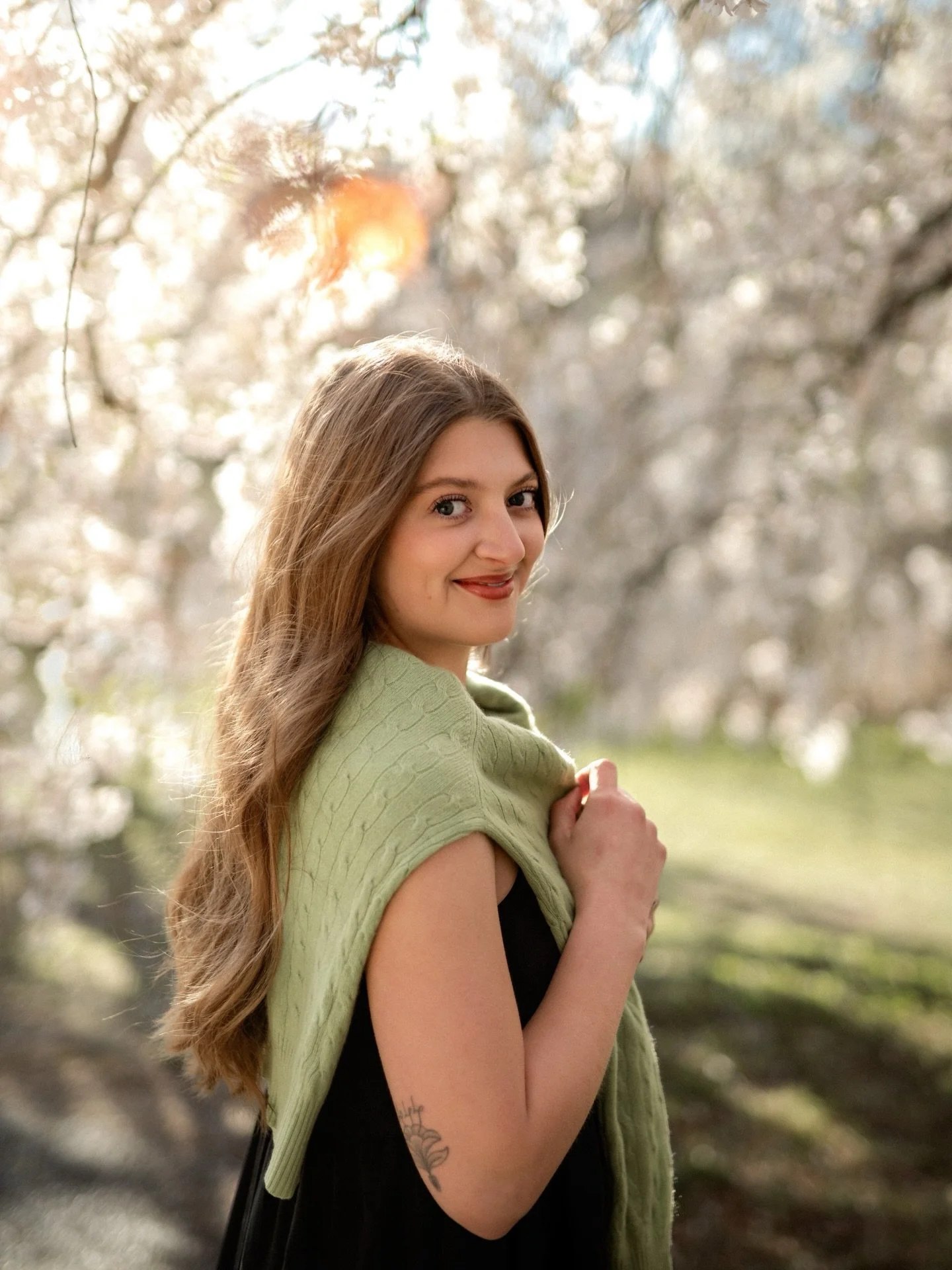 Did someone say 🌸 S P R I N G 🌸?!

Had the most wonderful time catching up with a college design professor and photographing her gorgeous daughter in the cherry blossoms!

Thank you @margot.sauter for being so much fun to work with!