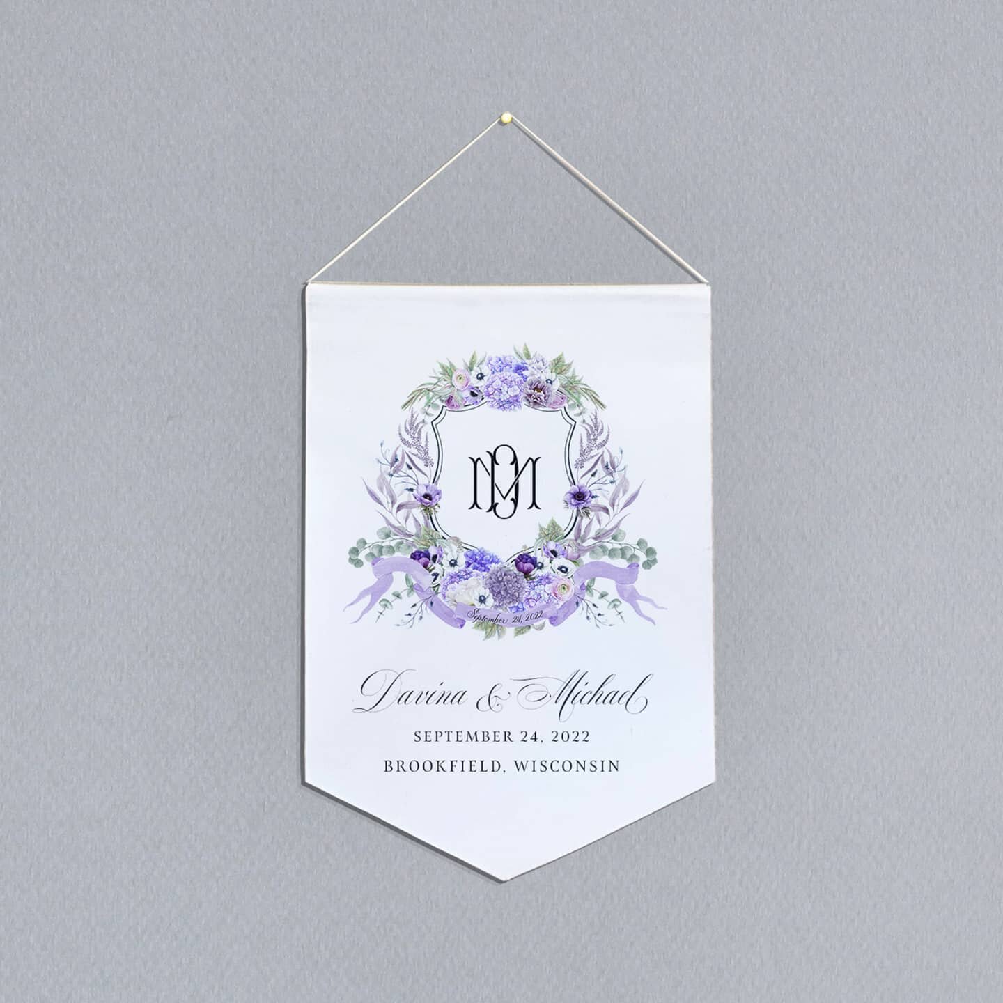 I'm super excited about these pretty banners that @stationeryhq added to their product line! These have been on my wish list for awhile now. They are perfect for displaying a wedding crest welcome on your big day, and then can transition into your ho