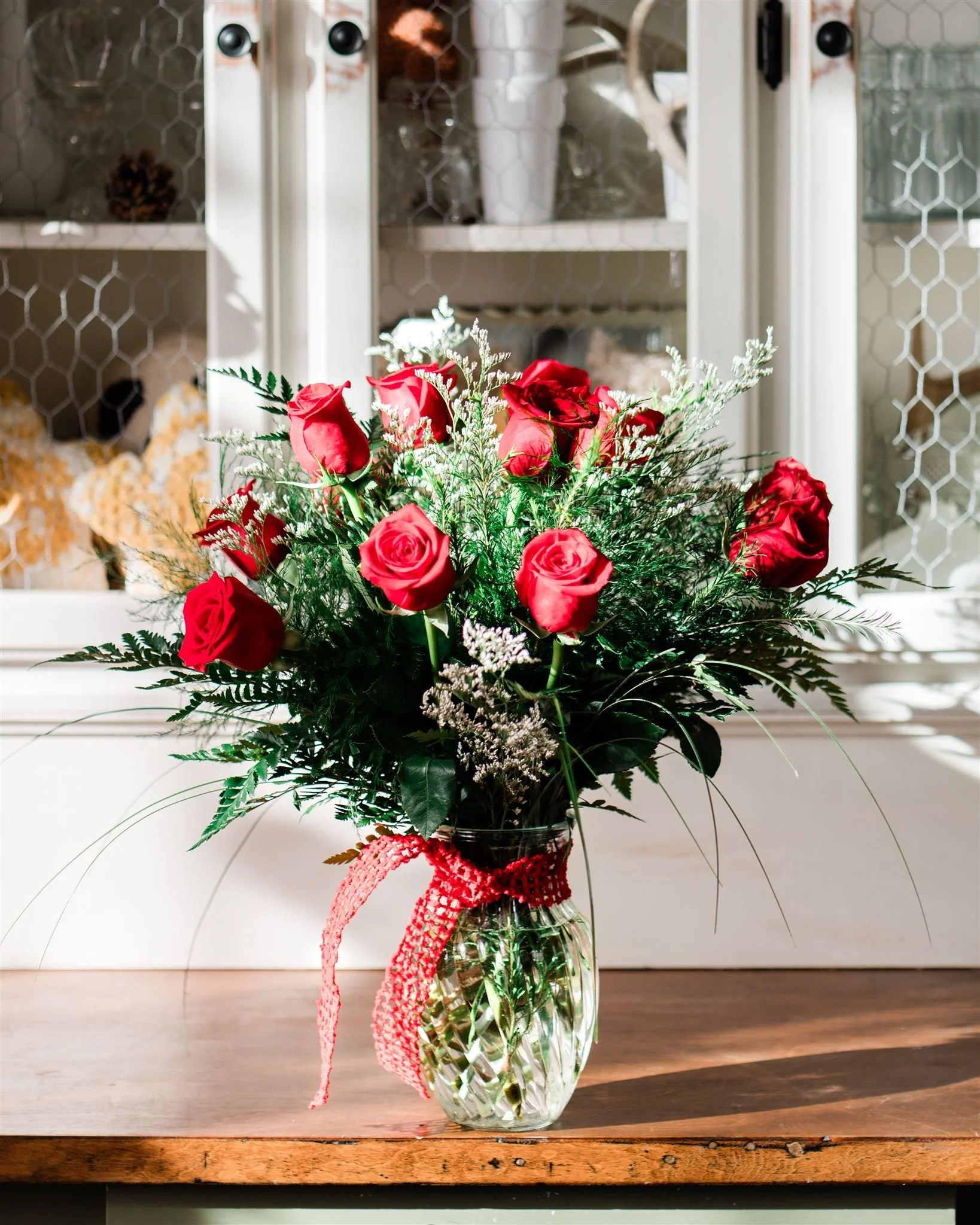 classic dozen red roses in a vases!