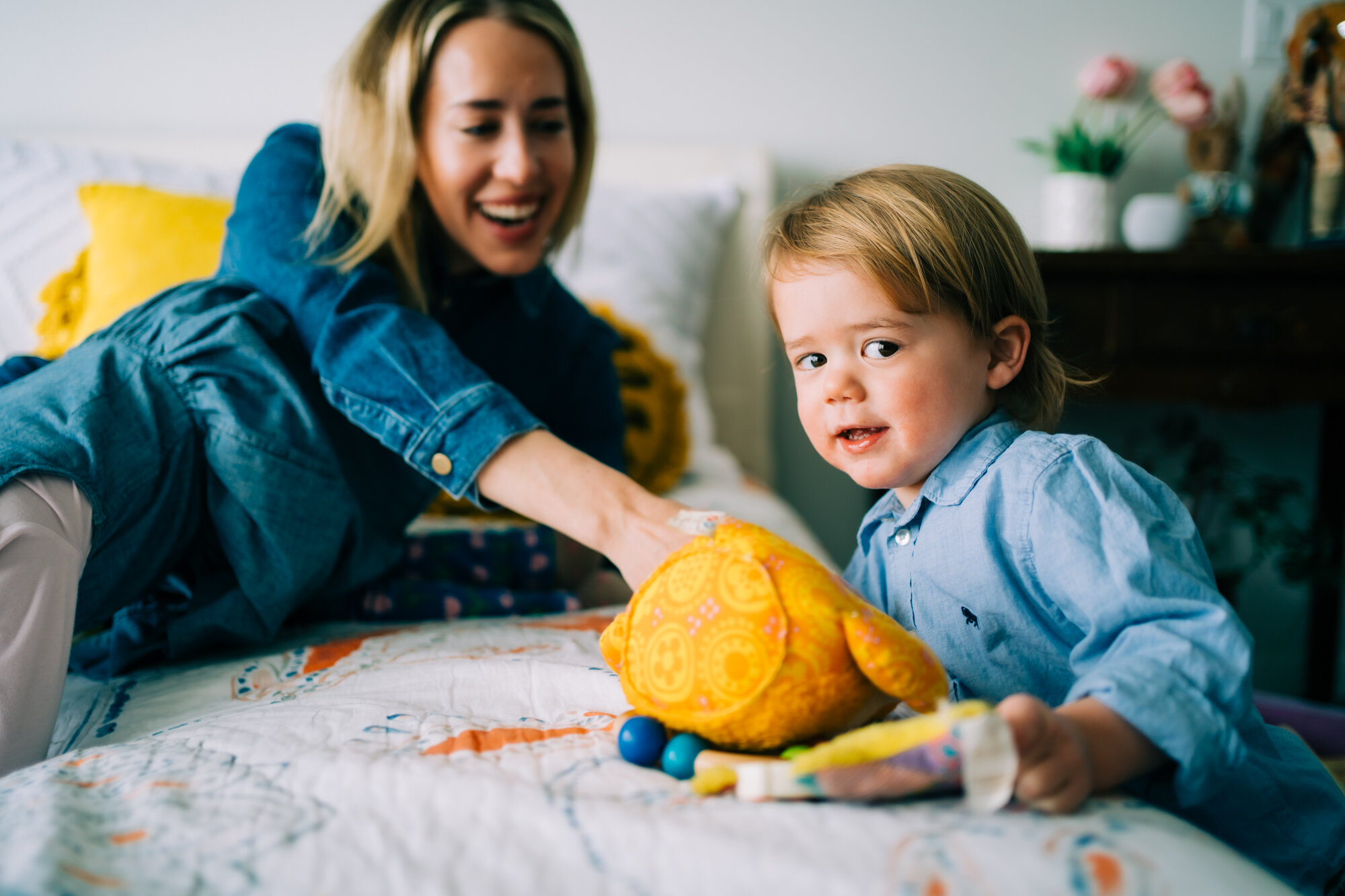 @littlerabbitstudio is a fun place for kids - even those who aren't feeling 100 percent on board with having their photo taken... Books, vintage toys from my childhood, small chairs and a giant mushroom all help make this a super fun place to visit. 