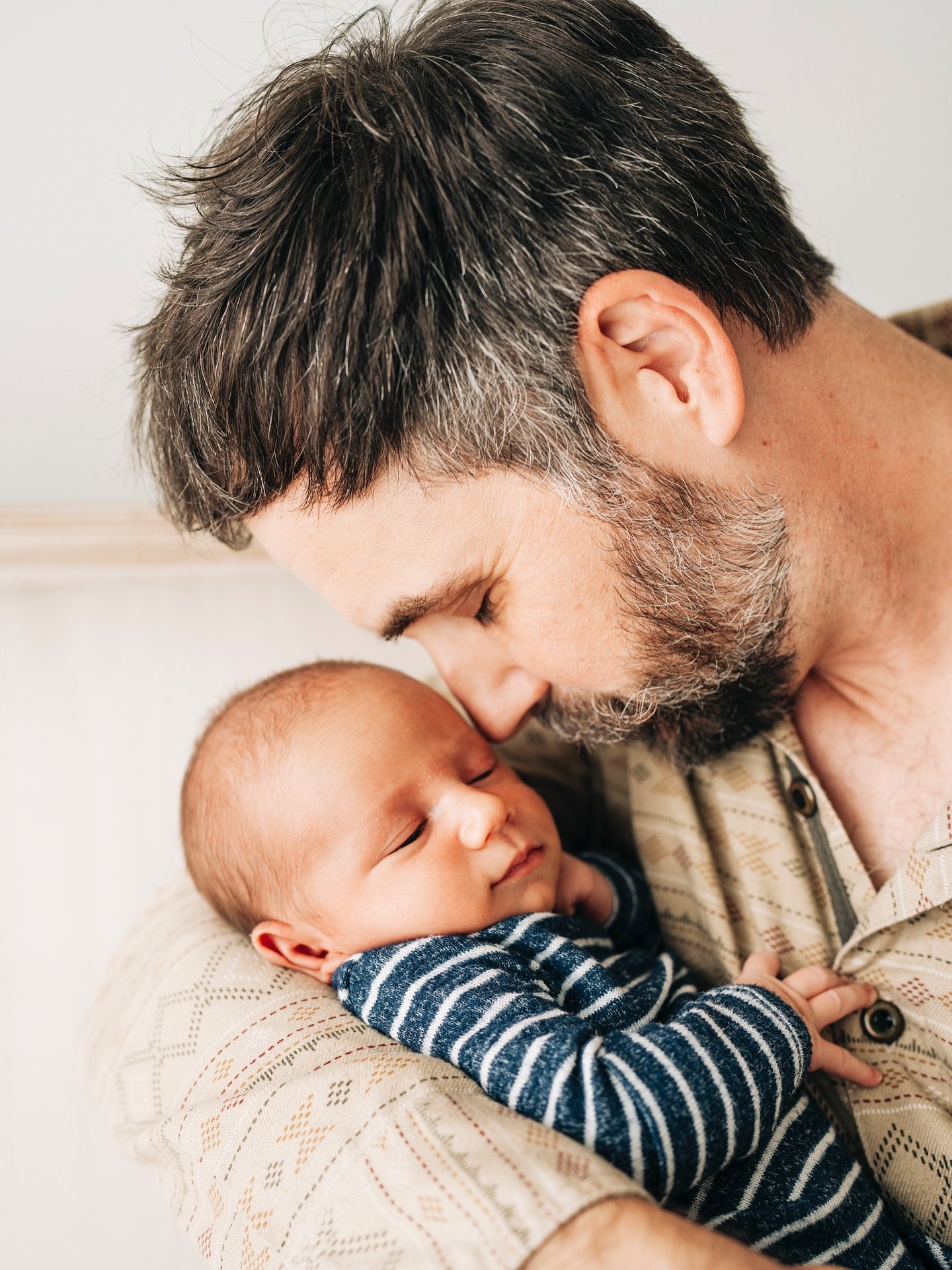 Newborn sessions always feel like a quiet pause in time, a moment where everything slows just enough to let the tenderness settle in.
I love bringing natural textures, warm tones, and cozy little details into studio newborn sessions, creating a space