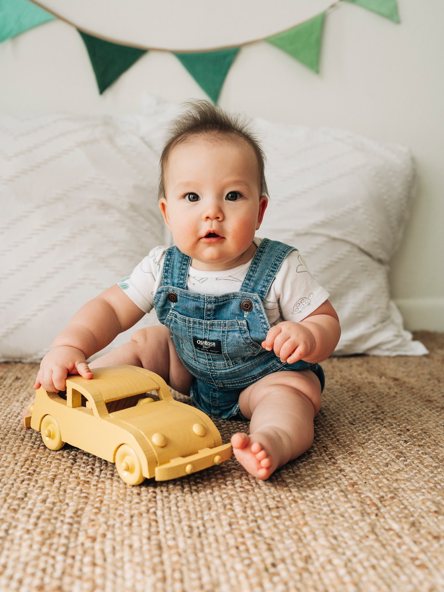 The kind of morning that feels easy in all the best ways. Little hands discovering new favorites, bright eyes taking everything in, parents laughing as they soak up every bit of this season. Nothing rushed and nothing forced. Just a happy tangle of m