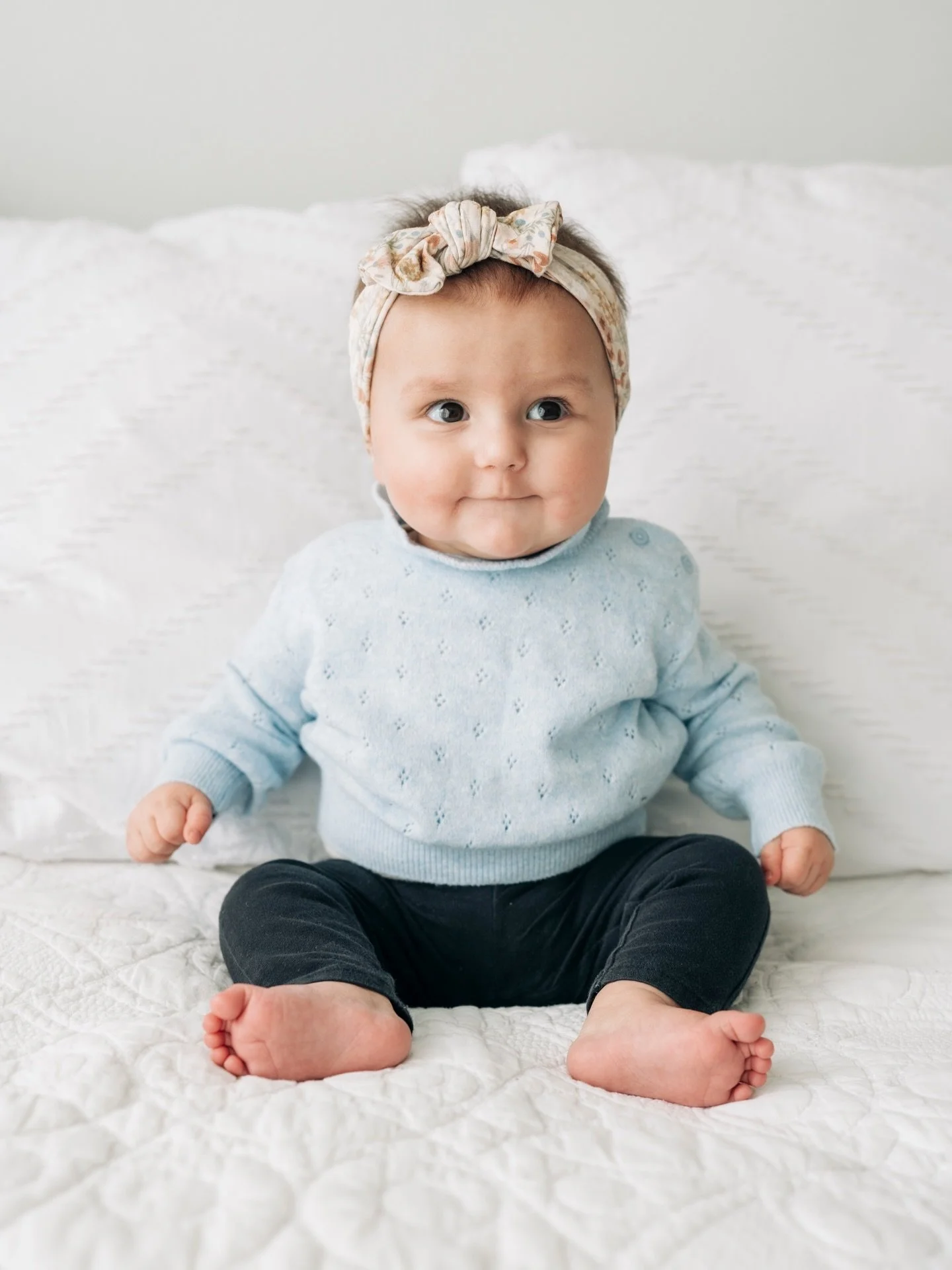 Tiny expressions that change every second, curious eyes taking everything in, and those little hands that are never quite still. A stage full of movement, discovery, and a personality already starting to shine through. These are the details worth hol