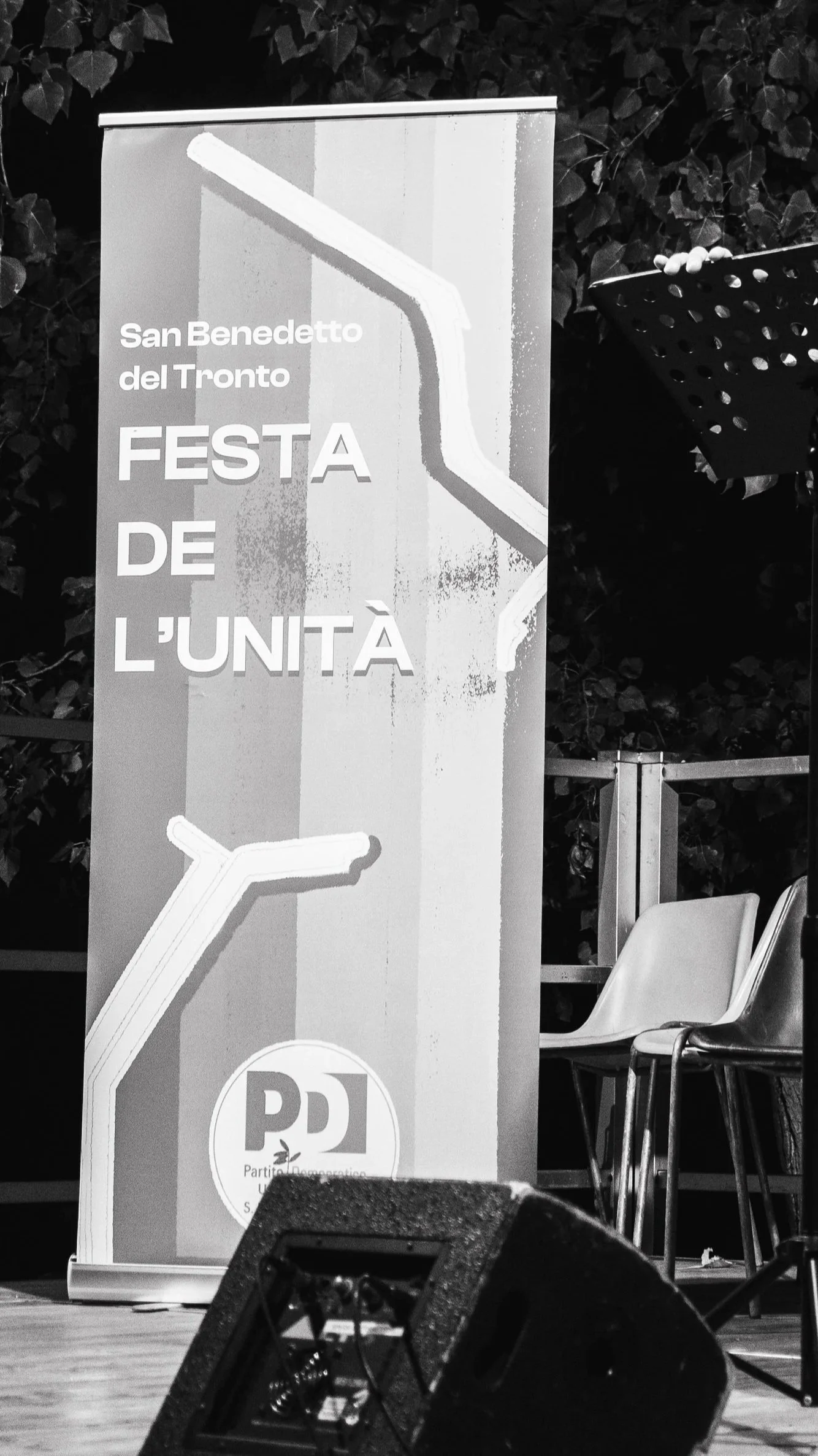Banner 80x200 sul palco della Festa