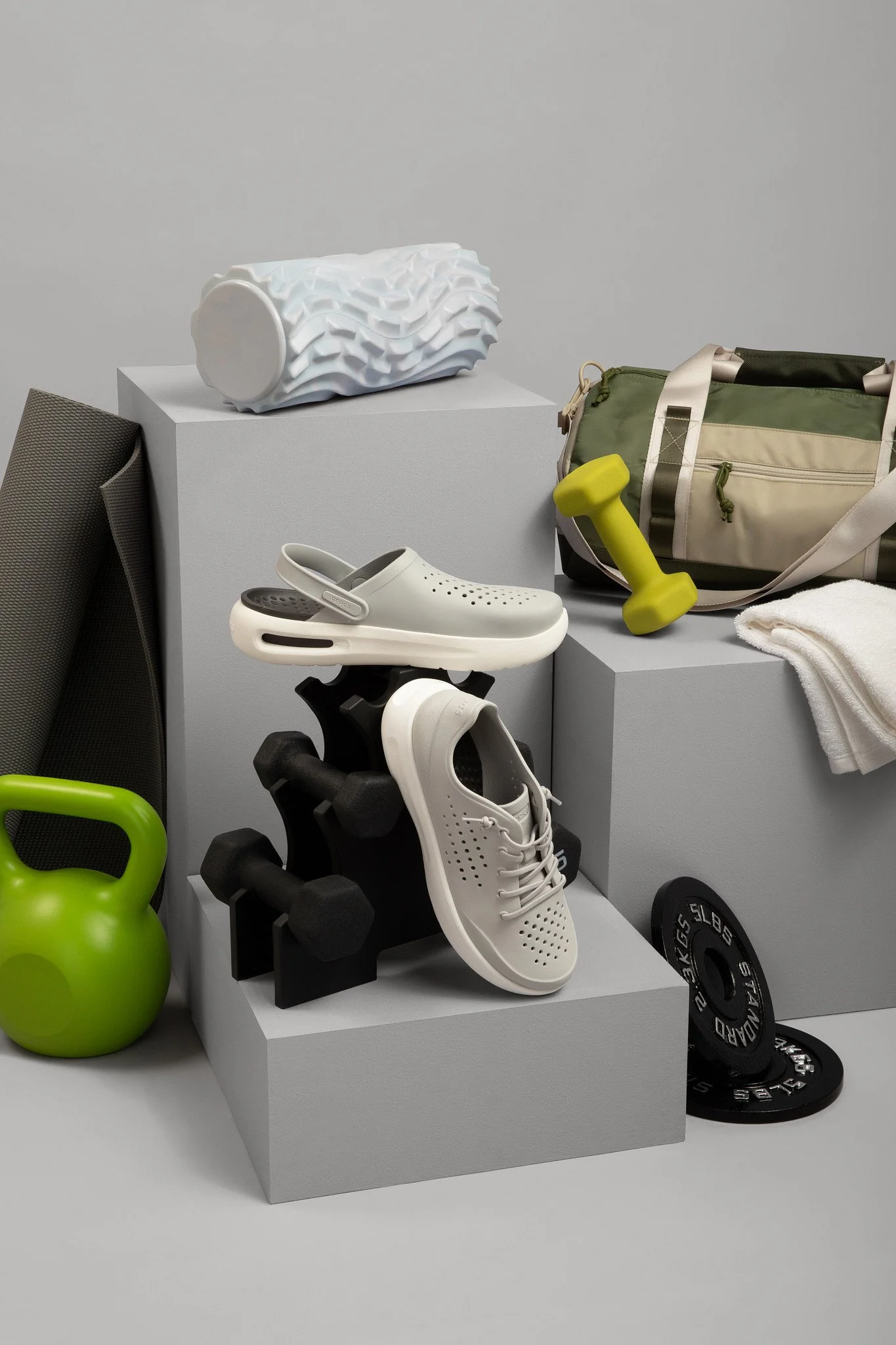 web-14-Crocs - Global_r1_S2_2025_InMotion_still-life_group_2958.jpg