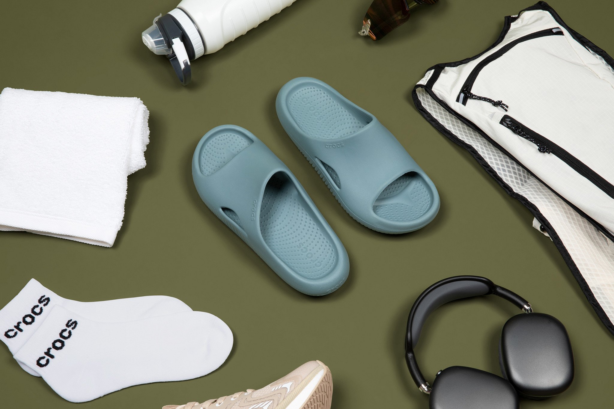 web-90-Crocs - Global_r1_S3_2025_Mellow_Still-Life_208392-3YO_9946.jpg