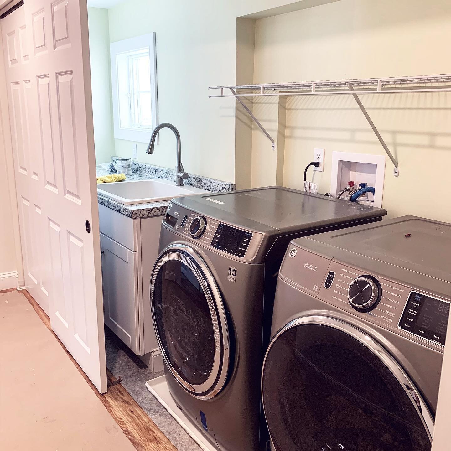 Laundry, Linens, &amp; Loads of storage 🧺
.
.
.

#laundryroom #laundry #laundryday #laundrytime #laundryroomdecor #laundryroommakeover #laundrykiloan #laundryservice #cleaning #clean #laundrymurah #laundrysepatu #washing #drycleaning #linencloset #h